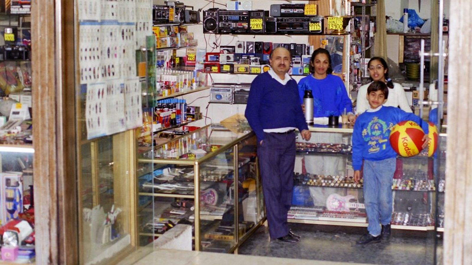 Los Narwani, en su negocio familiar