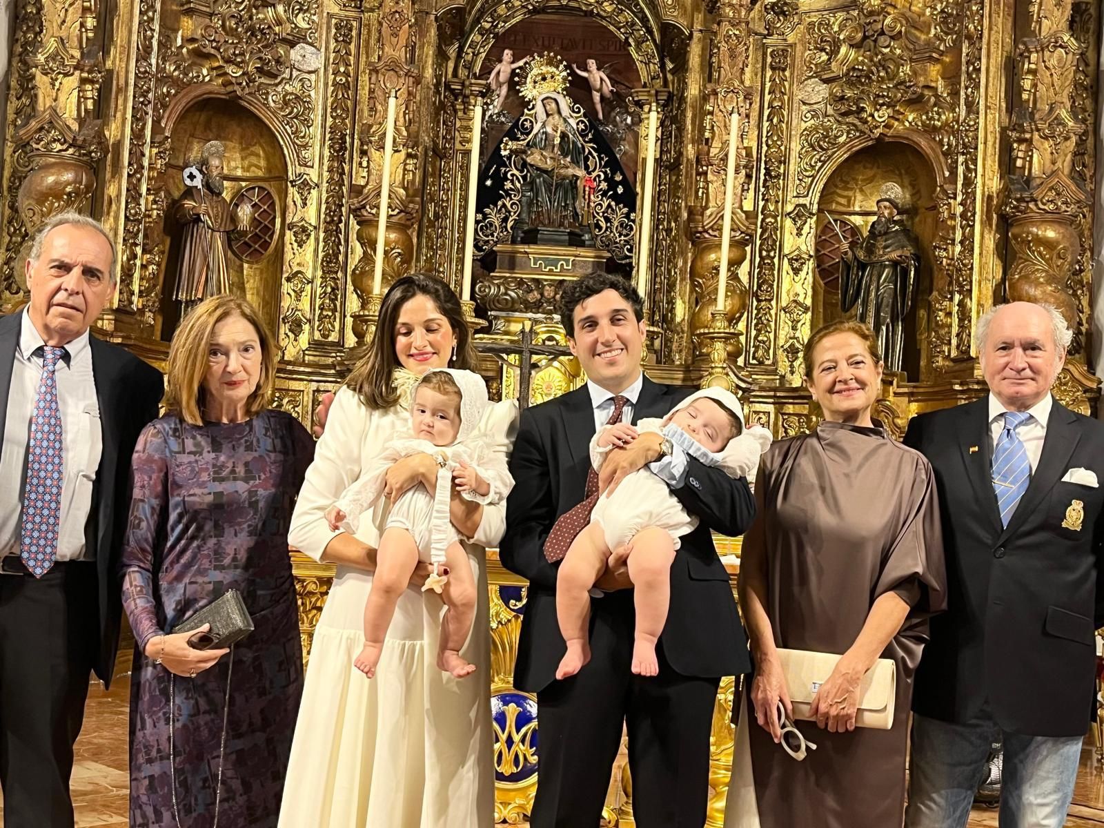 Carlota, Guillermo y Óliver reciben el sacramento del bautismo