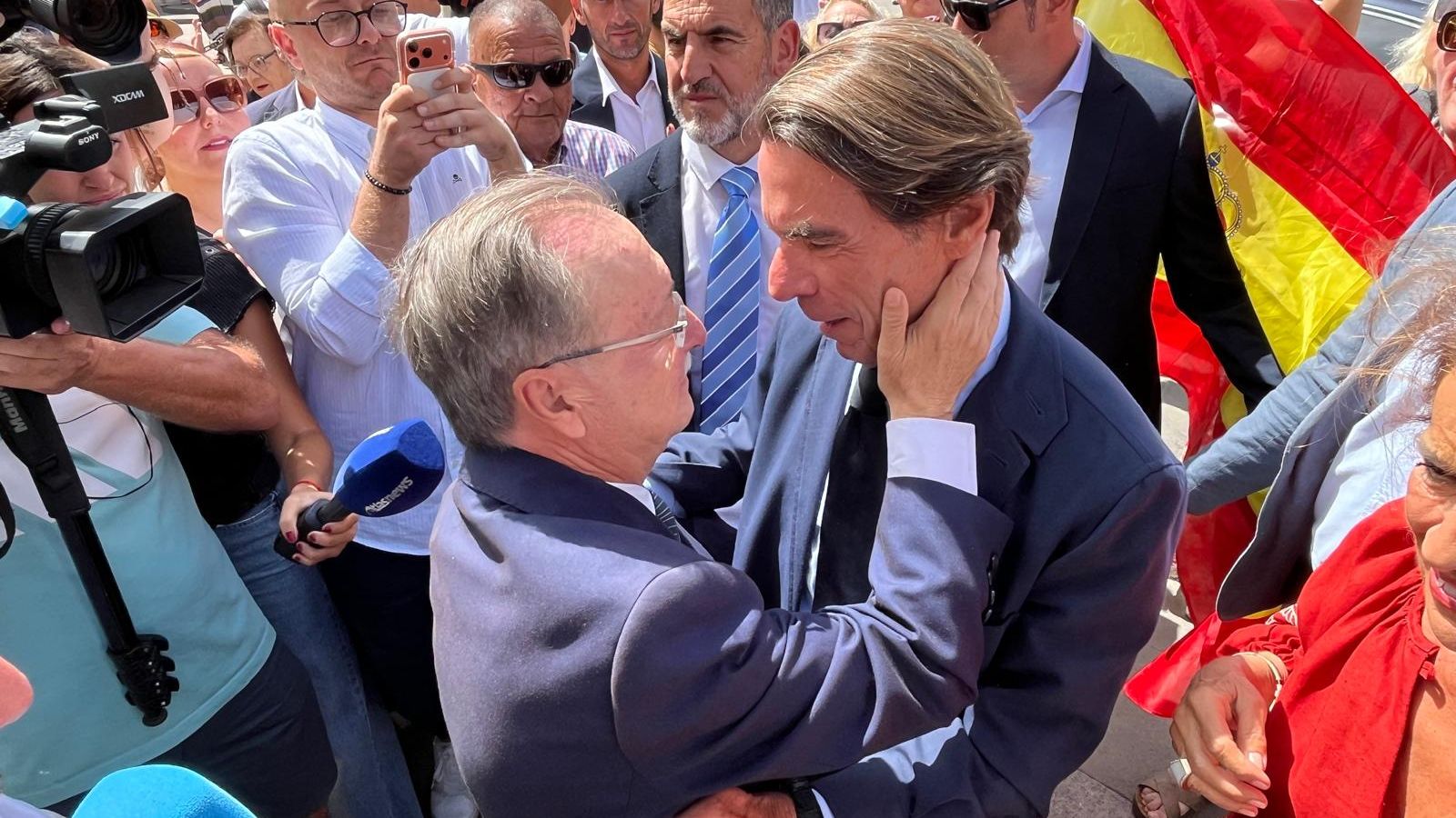 Llegada de José María Aznar y Ana Botella al Palacio Autonómico