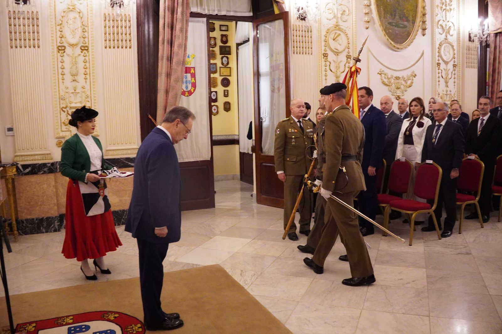 Así ha sido la imposición de la Medalla de Plata de la Ciudad a Caballería