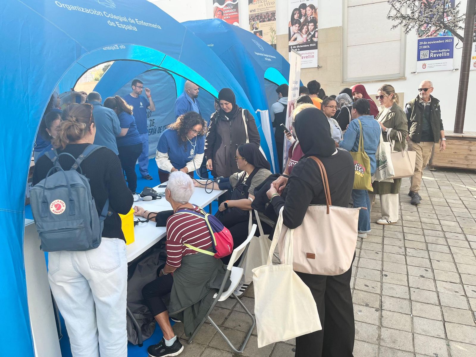 Carpas colocadas en la plaza Nelson Mandela por el Colegio de Enfermería de Ceuta
