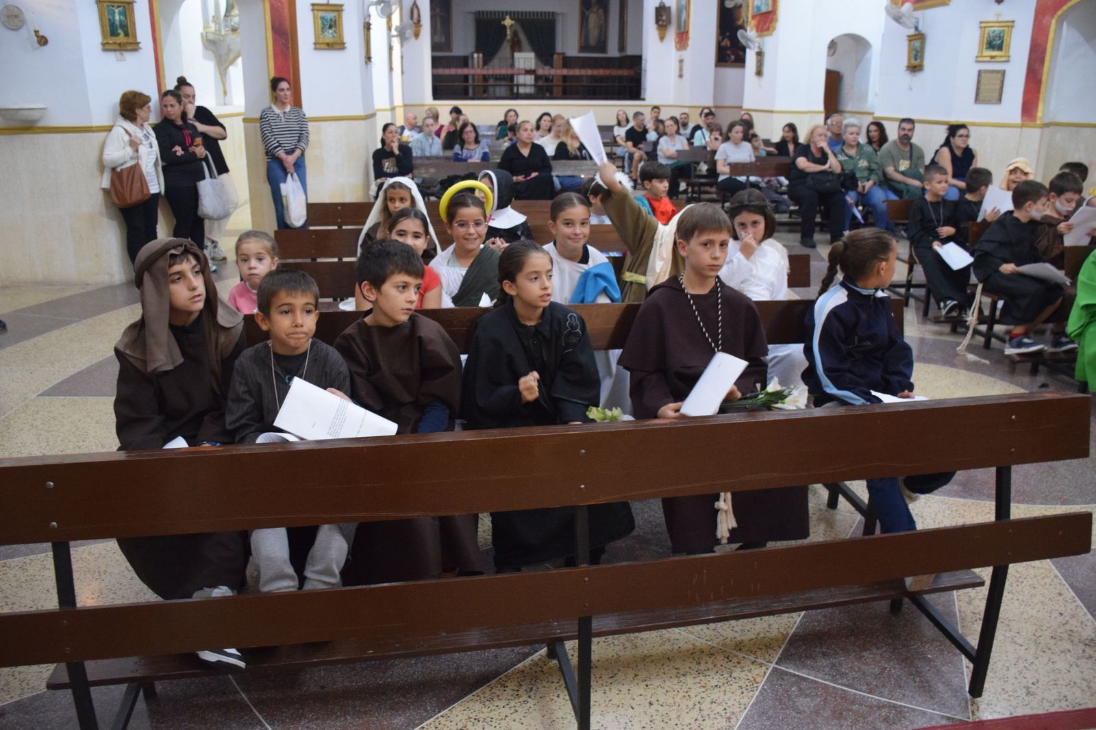 FOTOGALERÍA | Celebración del Día de Todos los Santos en la parroquia de Santa Teresa