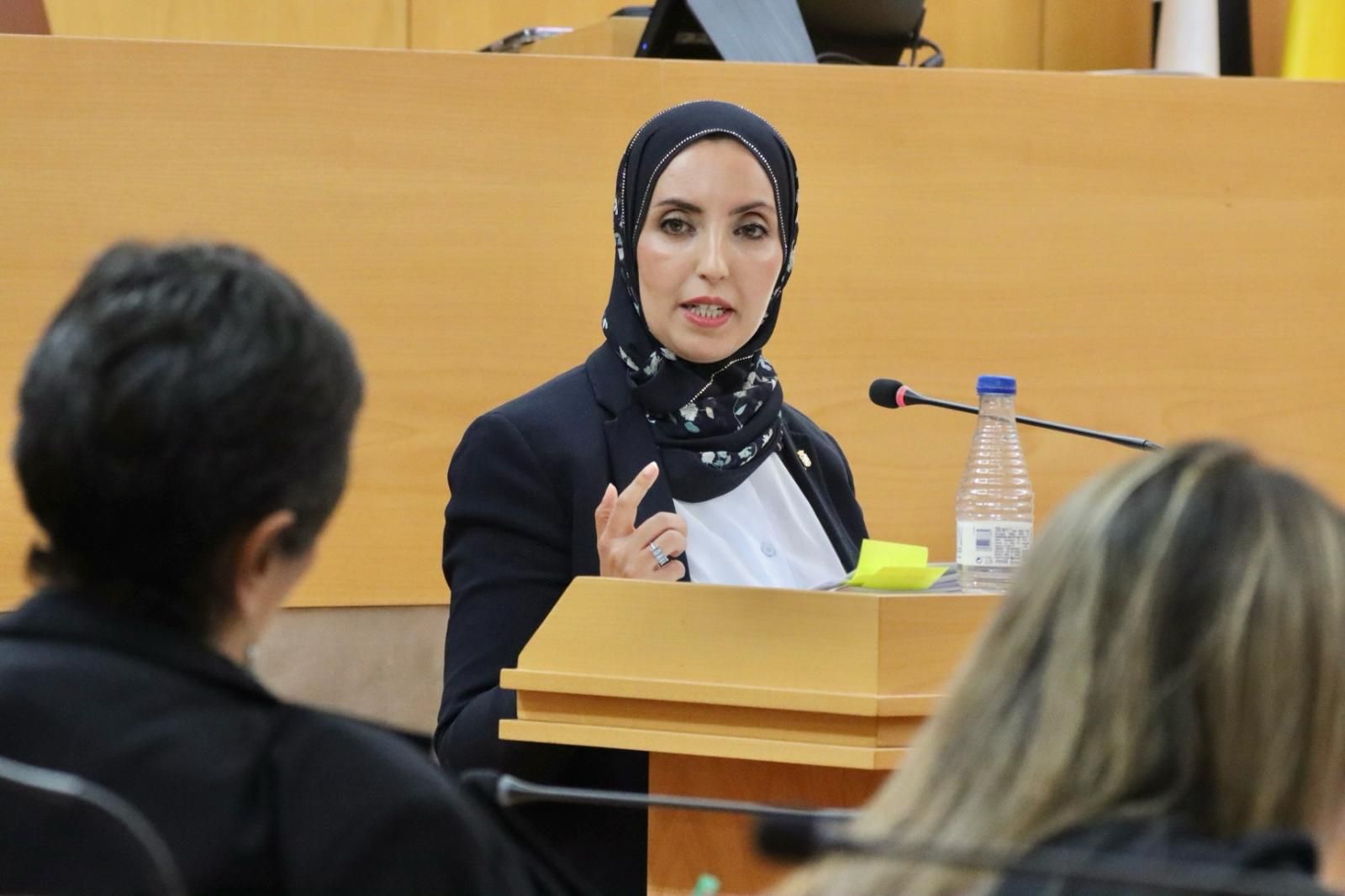 Fatima Hamed reprocha a Vivas el coste de servicios básicos y critica la gestión de un presupuesto que supera los 420 millones anuales