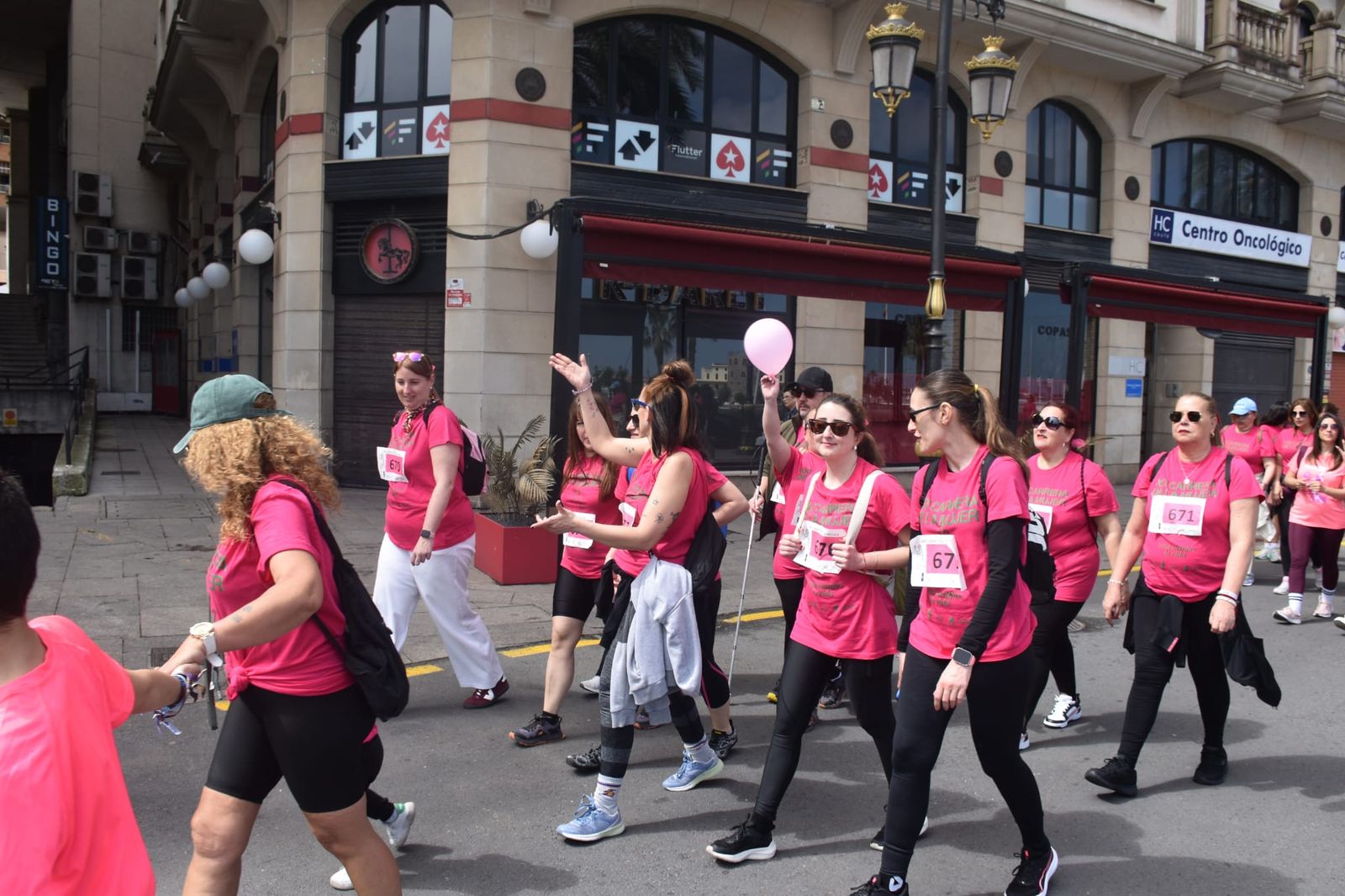 Ceuta se viste de rosa para abrazarse a la vida