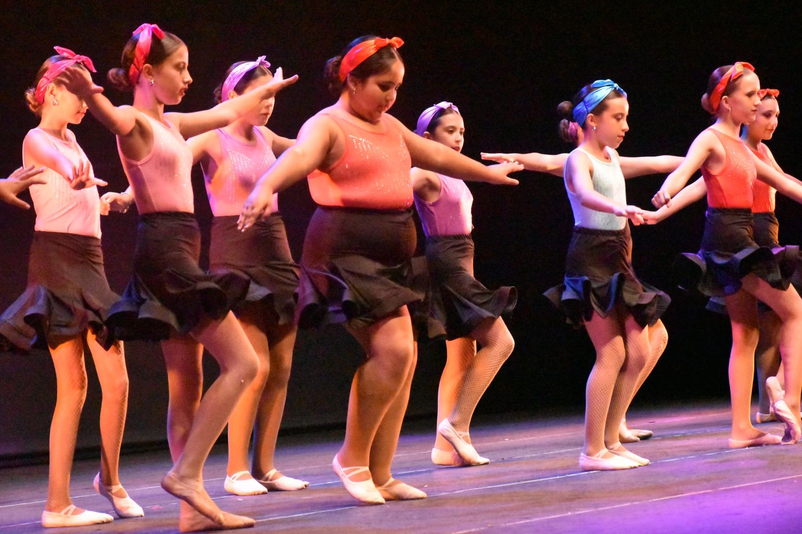 Más de cien bailarinas convierten el Revellín en un escenario de emoción y talento