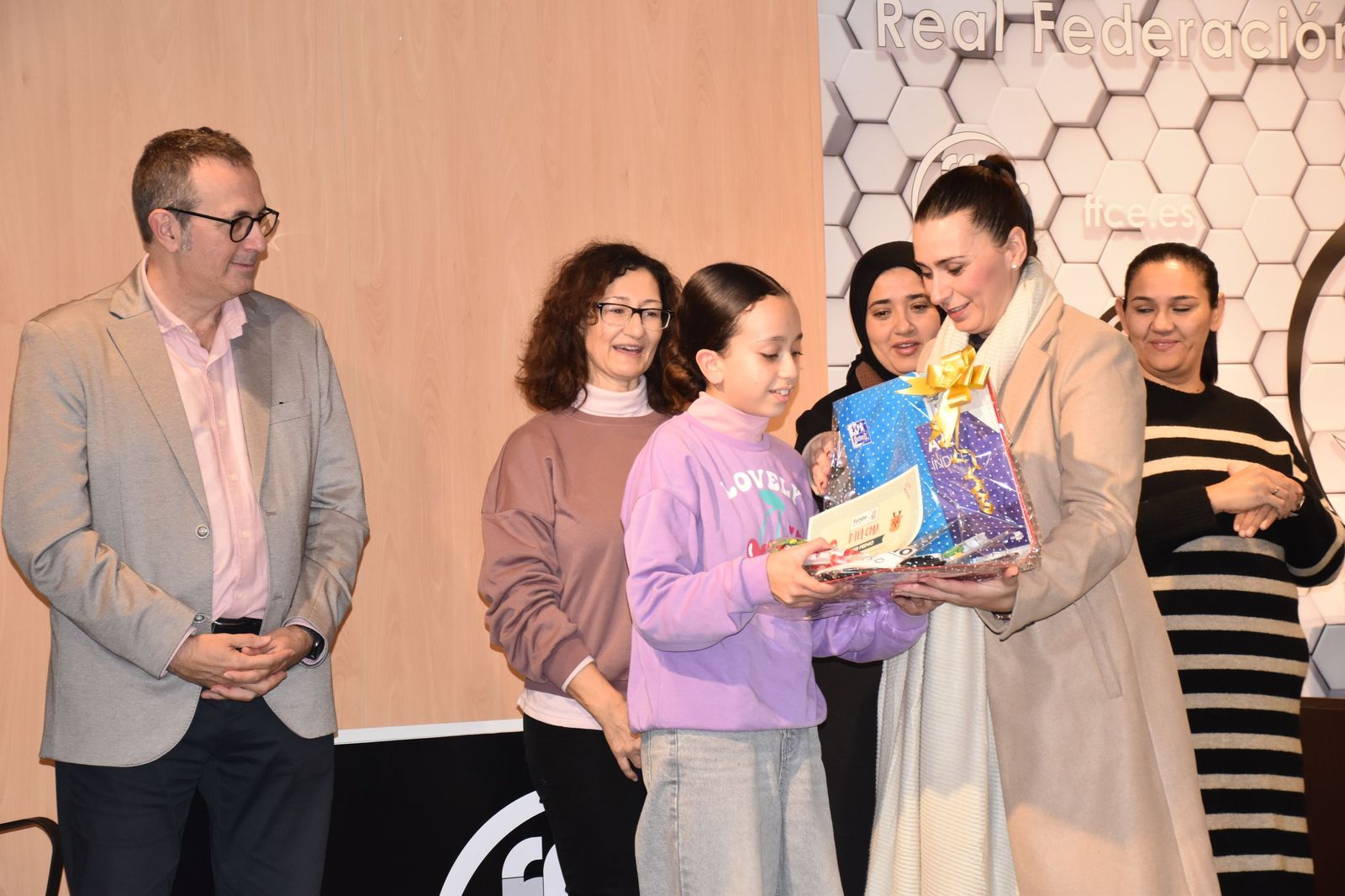 La entrega de premios de la FAMPA por la confección de tarjetas navideñas, en imágenes