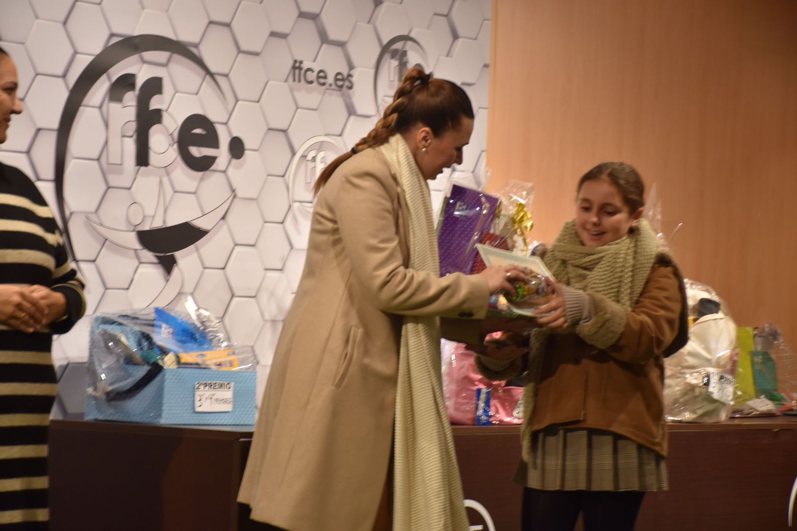 La entrega de premios de la FAMPA por la confección de tarjetas navideñas, en imágenes