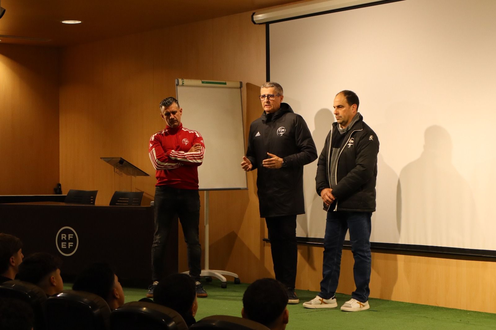 Reunión de la RFFCE para explicar los motivos de la no participación en el Campeonato de España de Selecciones Autonómicas (CESA)