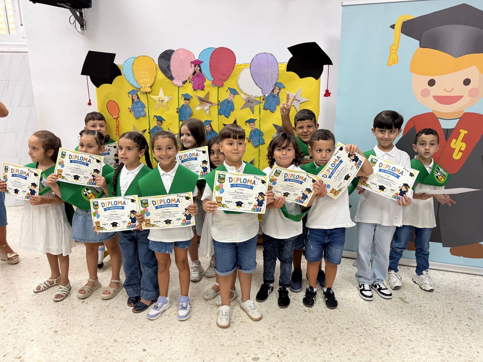 Los alumnos del "Juan Carlos I" comparten su fiesta de graduación