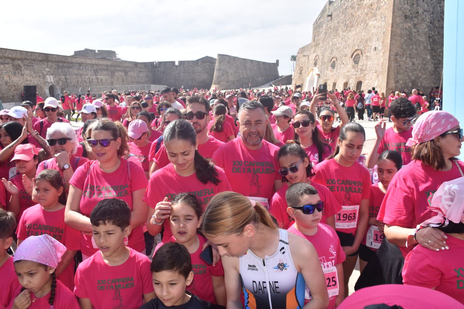 Ceuta se viste de rosa para abrazarse a la vida