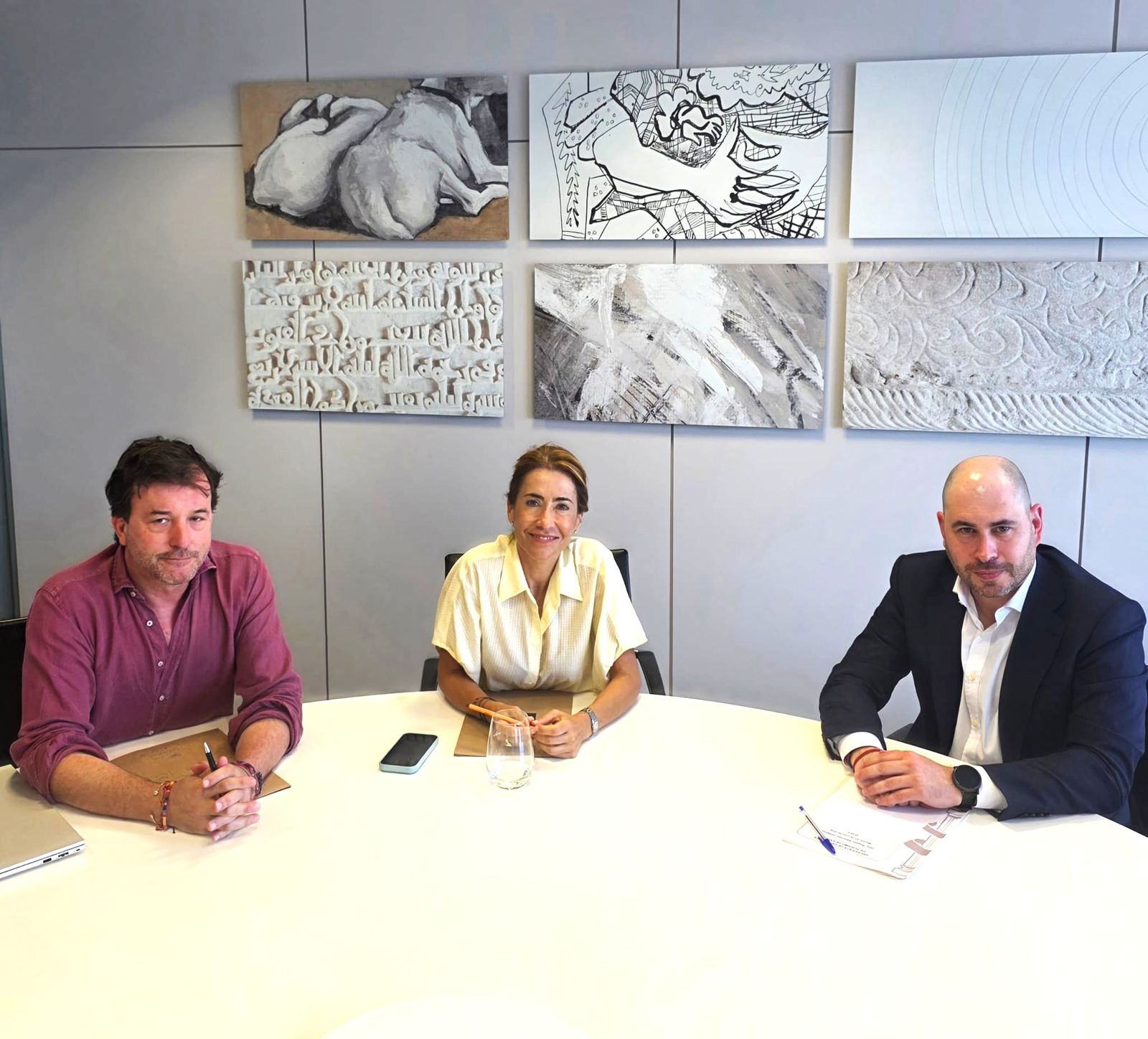 El delegado del Gobierno de Ceuta junto a la presidenta de Paradores