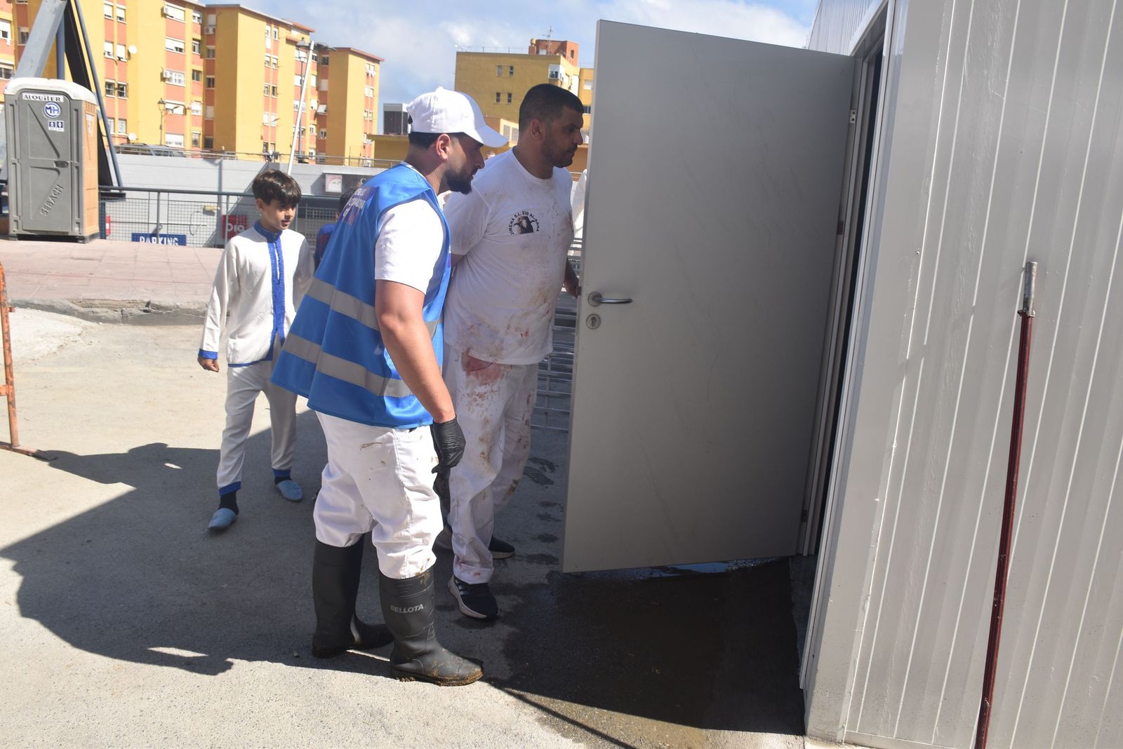 Así ha sido la visita de Benzina y Vivas al matadero de Hadú