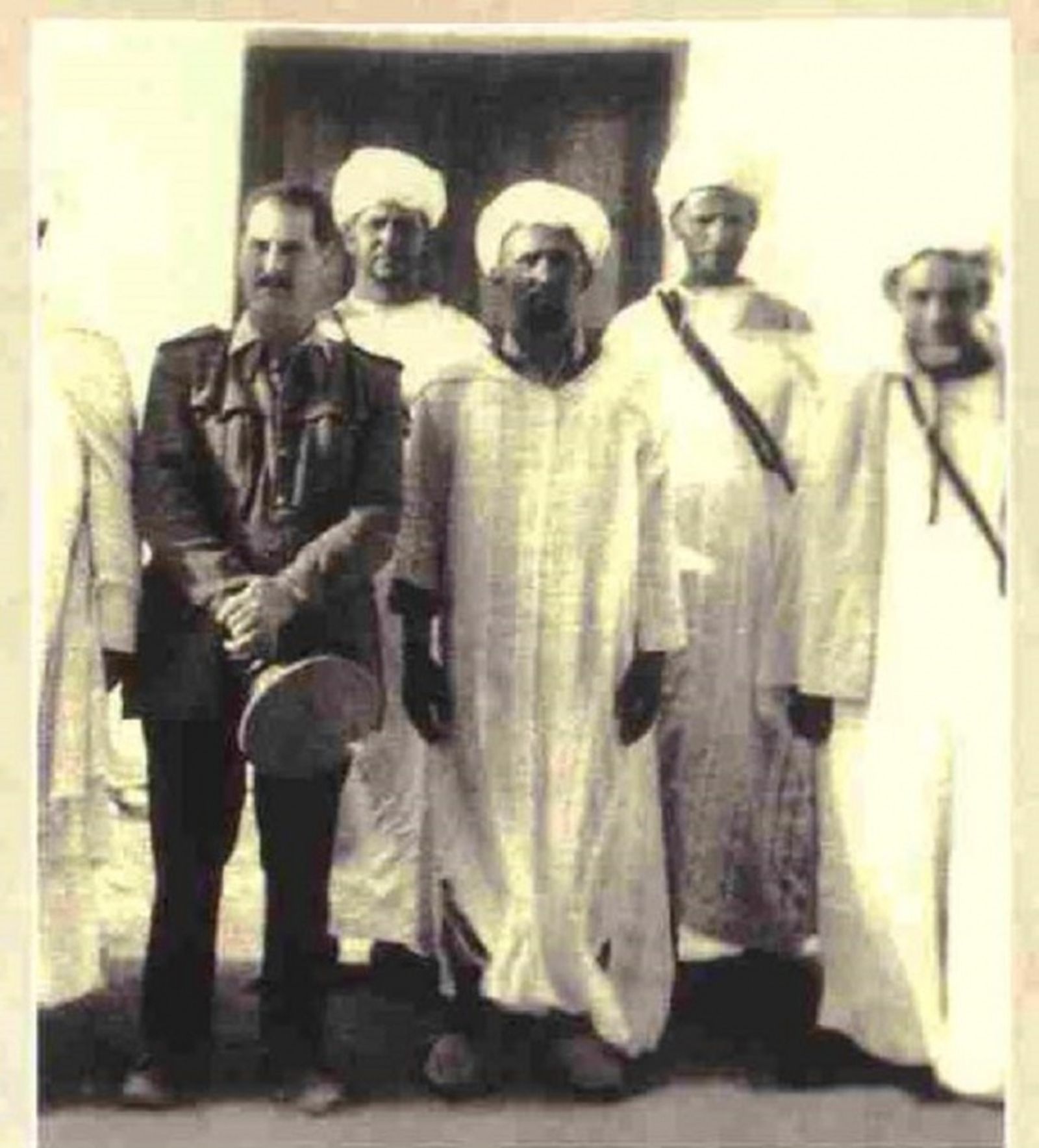 4157_coronel-capaz-con-los-principales-jefes-de-tribu-de-ifni-atlas-ilustrado-ifni-sahara-guinea-emilio-marin-ferrer 4157_coronel-capaz-con-los-principales-jefes-de-tribu-de-ifni-atlas-ilustrado-ifni-sahara-guinea-emilio-marin-ferrer