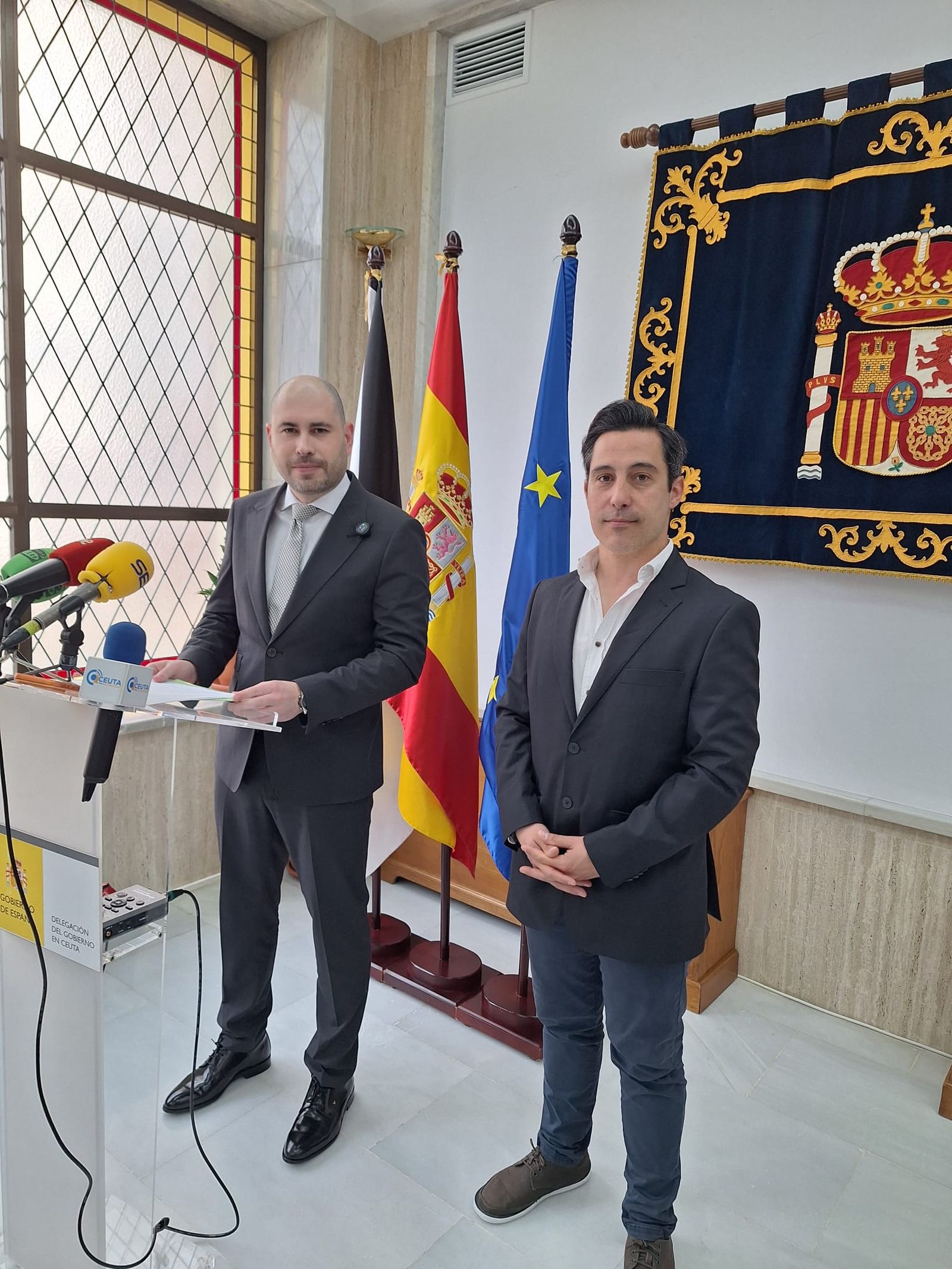 El delegado Miguel Ángel Pérez Triano y el nuevo director del IMSERSO, Julián Cambero, este viernes en rueda de prensa.