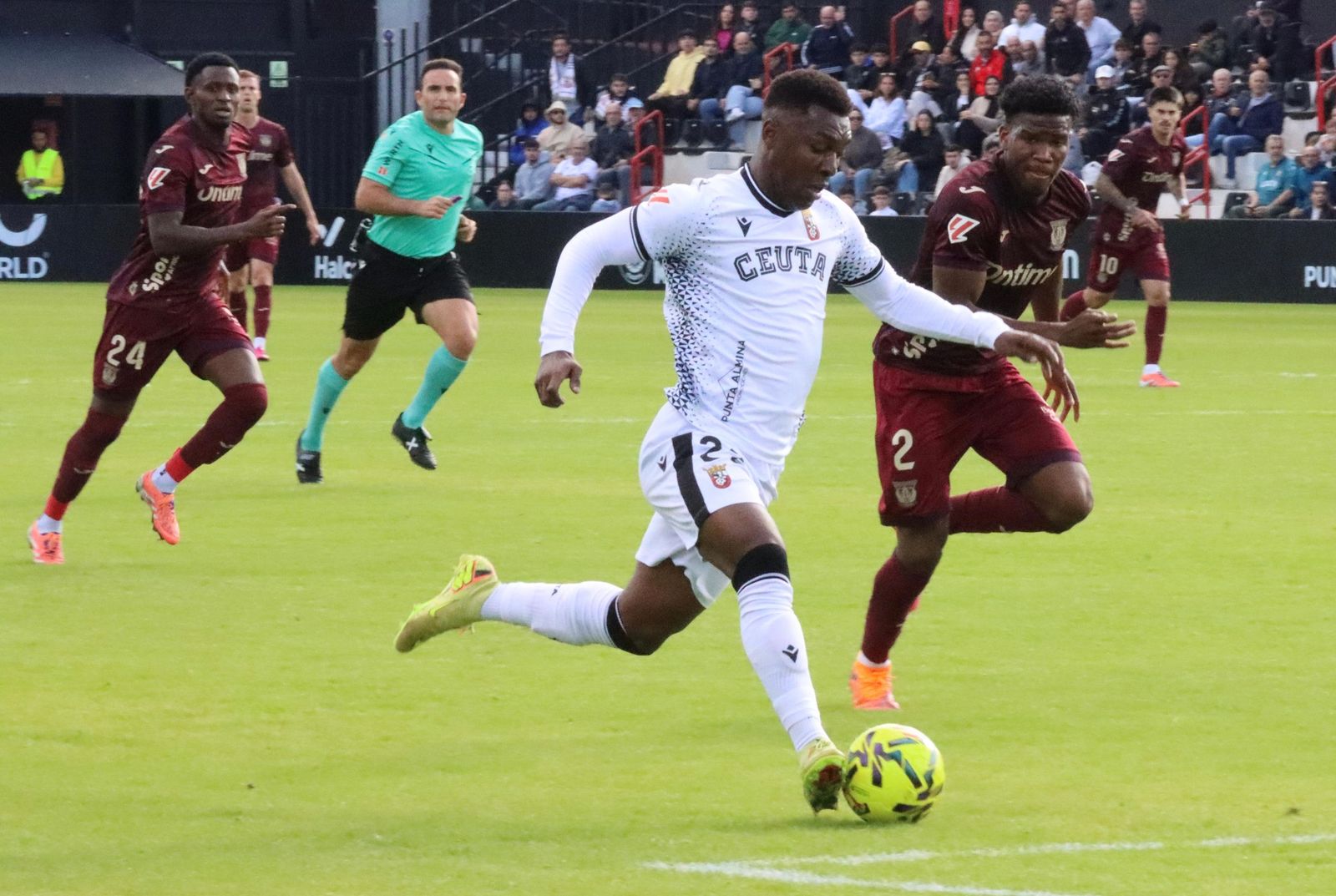 FOTOGALERÍA | El intenso encuentro entre la AD Ceuta y el Leganés en el Alfonso Murube