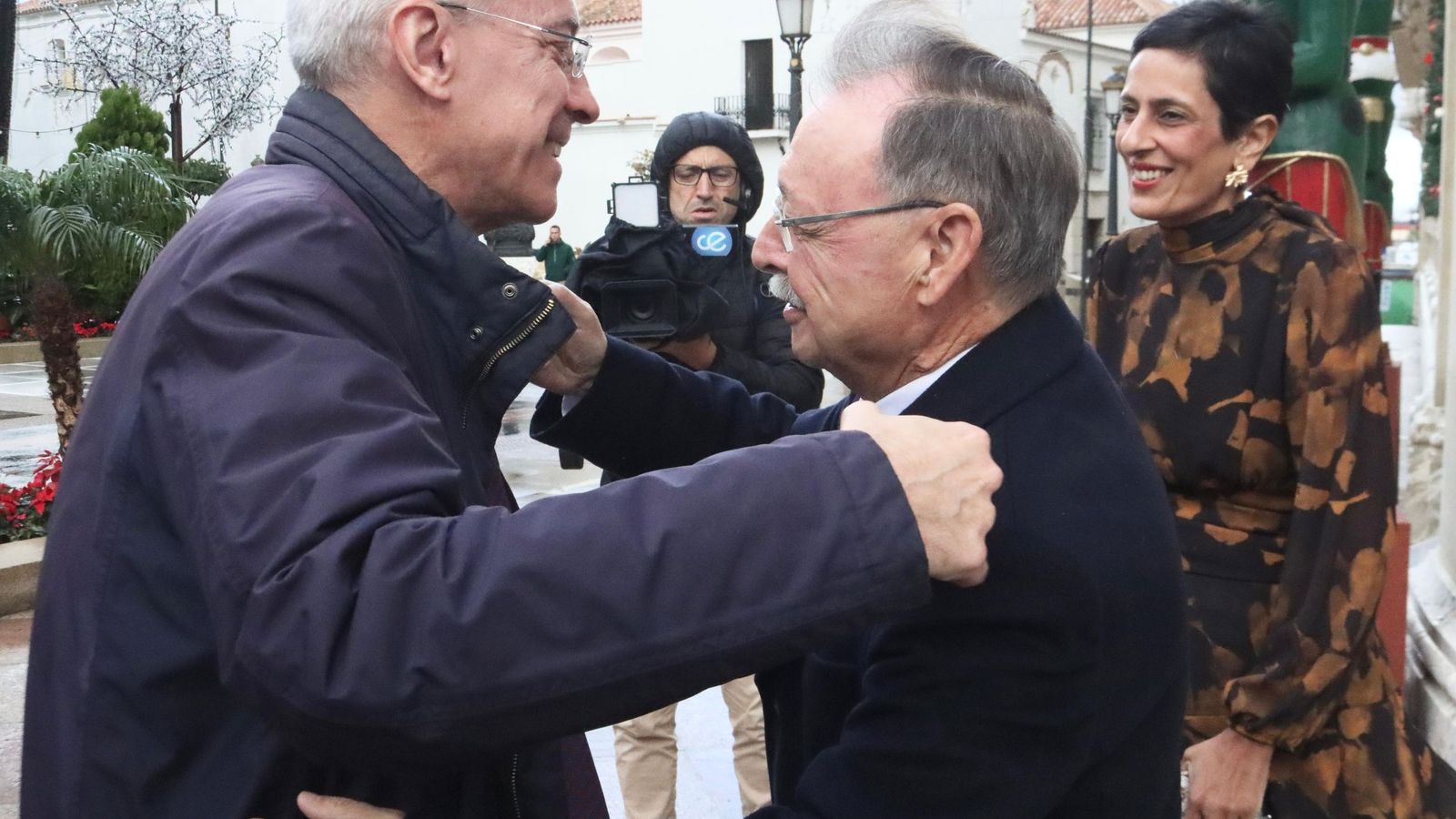 Vivas recibe a Gascón en la Puerta Noble del Palacio Autonómico ante la mirada de Chandiramani