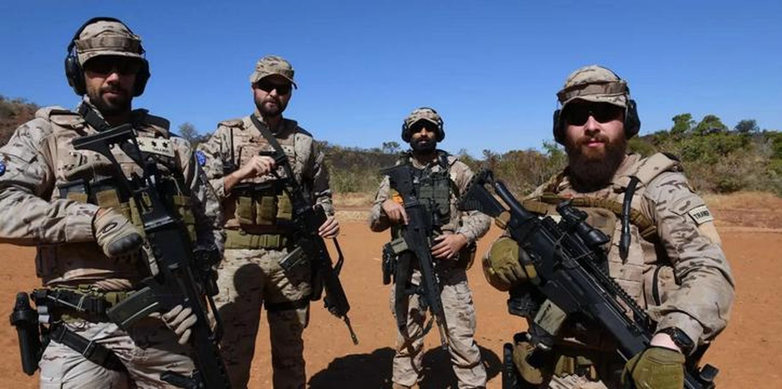 Efectivos del Tercio “Gran Capitán” embarcan en Melilla rumbo a Irak para completar el relevo del contingente español.