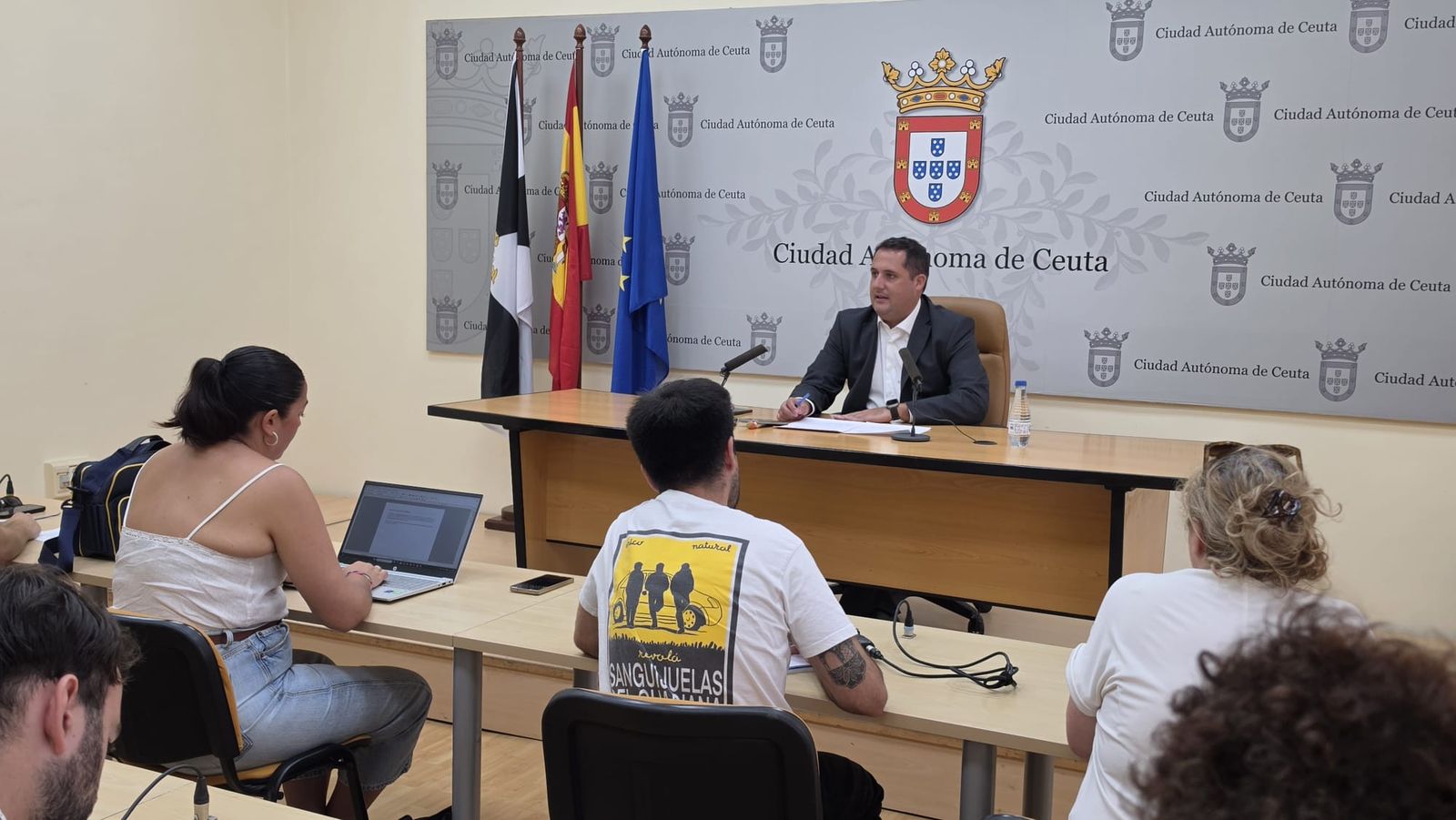 Ramírez atiende a los medios de comunicación en la rueda de prensa tras el Consejo de Gobierno