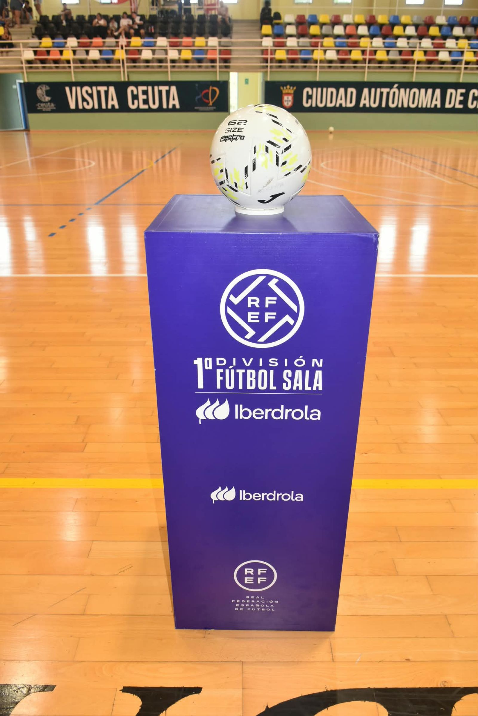 El Ceuta femenino deja escapar una merecida victoria en su debut en casa
