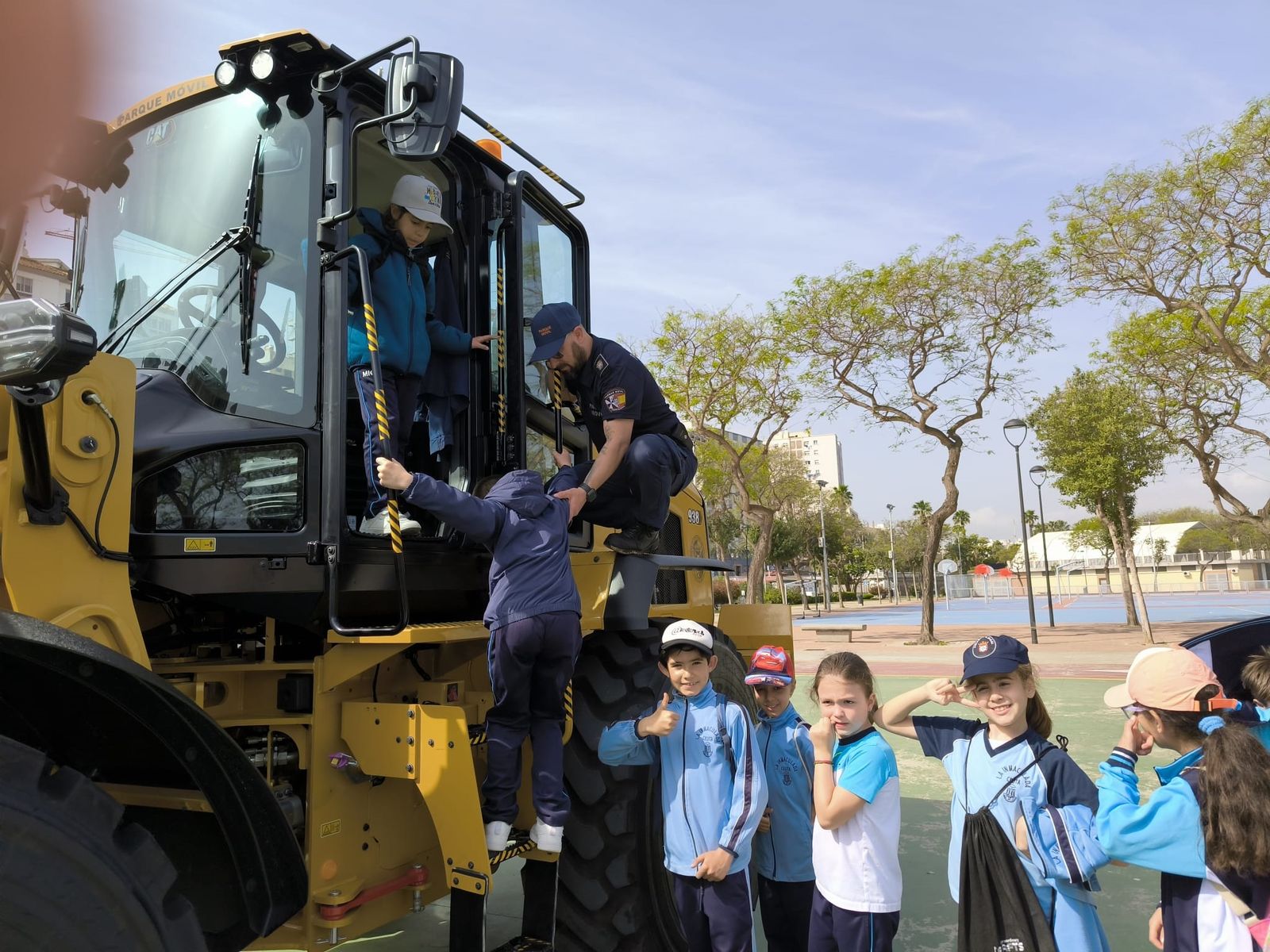 El Parque Móvil de Ceuta celebra su 50 aniversario con una exposición para escolares