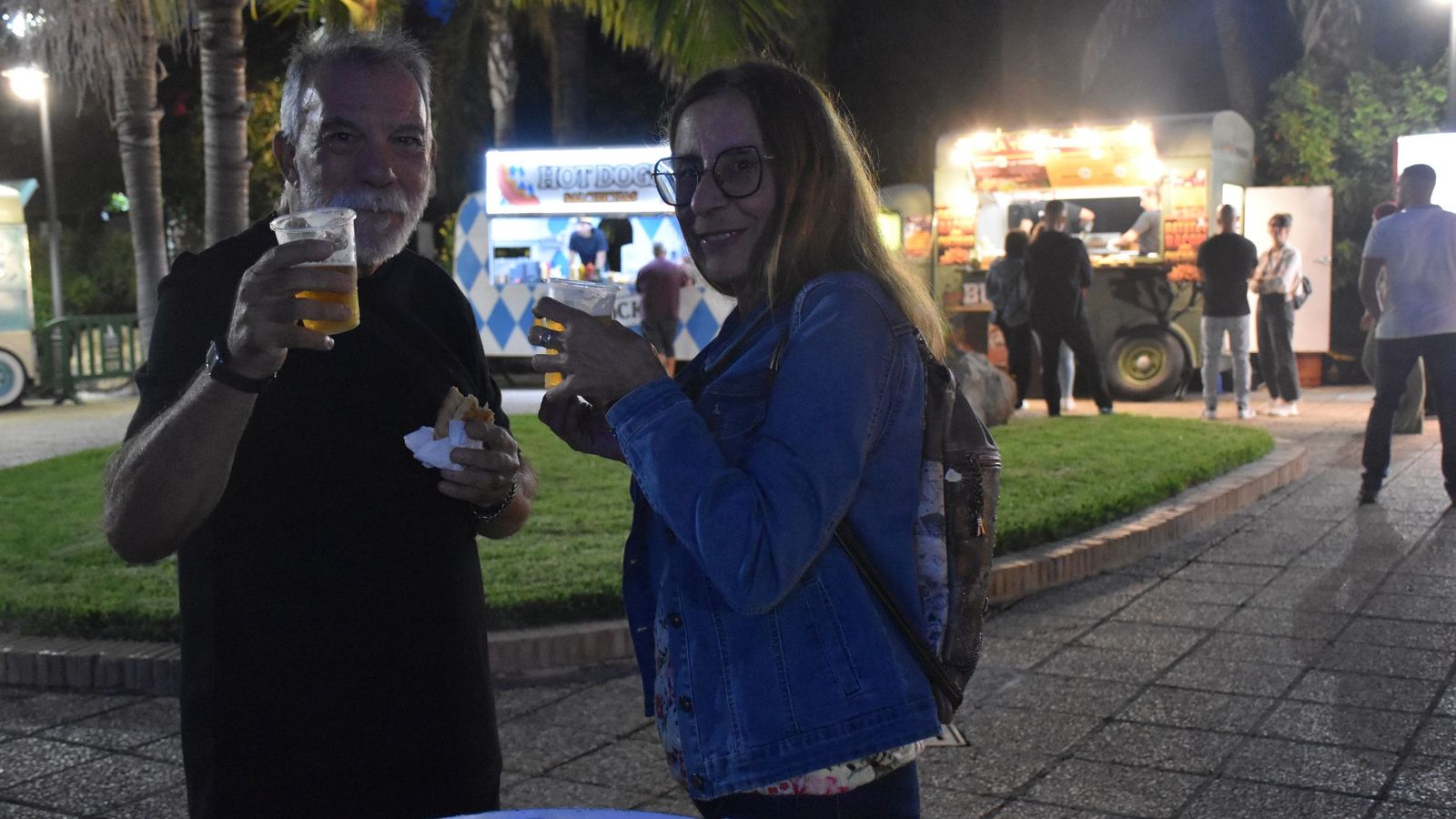 Inauguración del primer 'Food Truck Festival. Sabores del mundo sobre ruedas’ en el Parque Marítimo