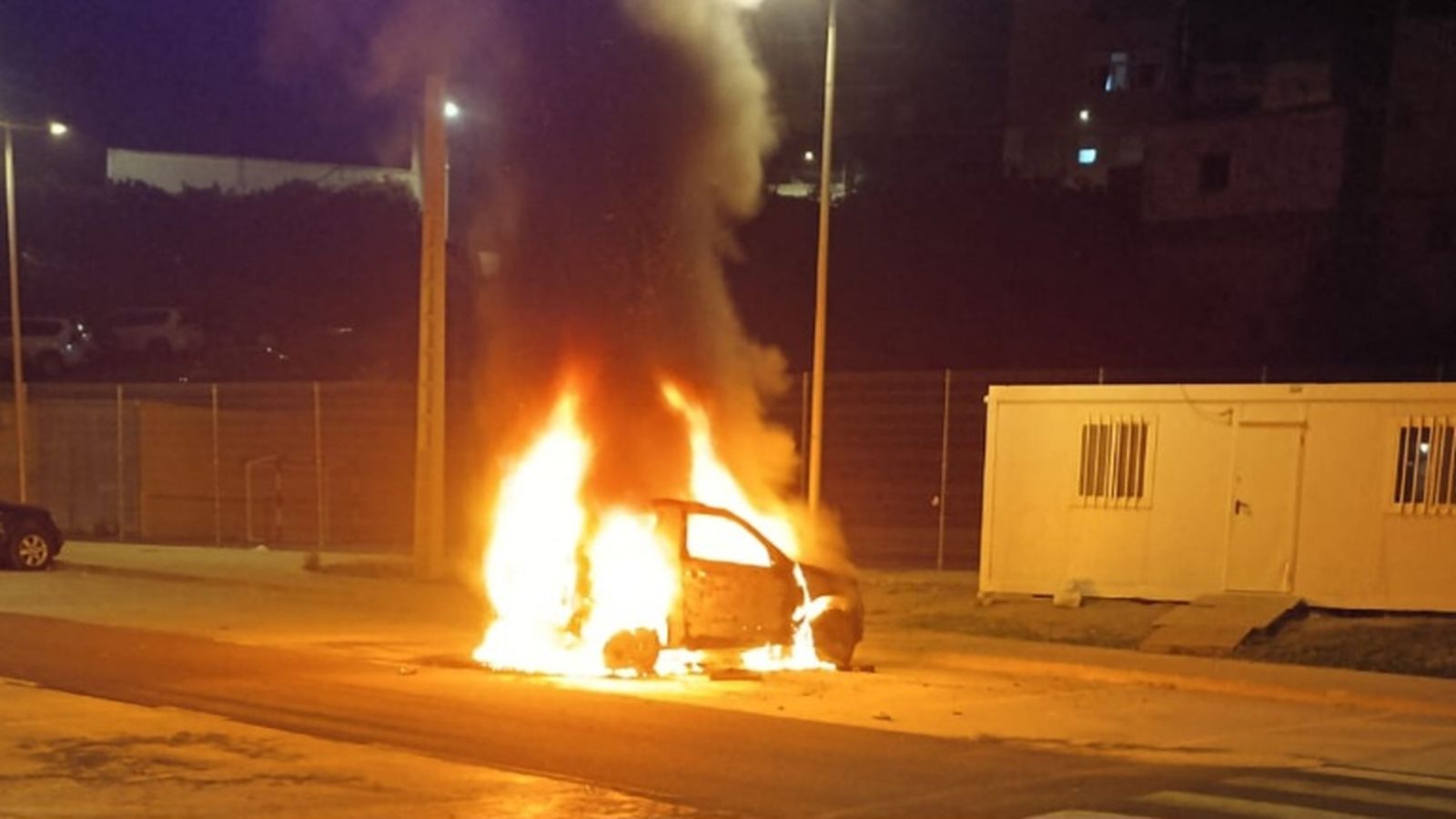 El vehículo de Los Rosales quedó totalmente calcinado