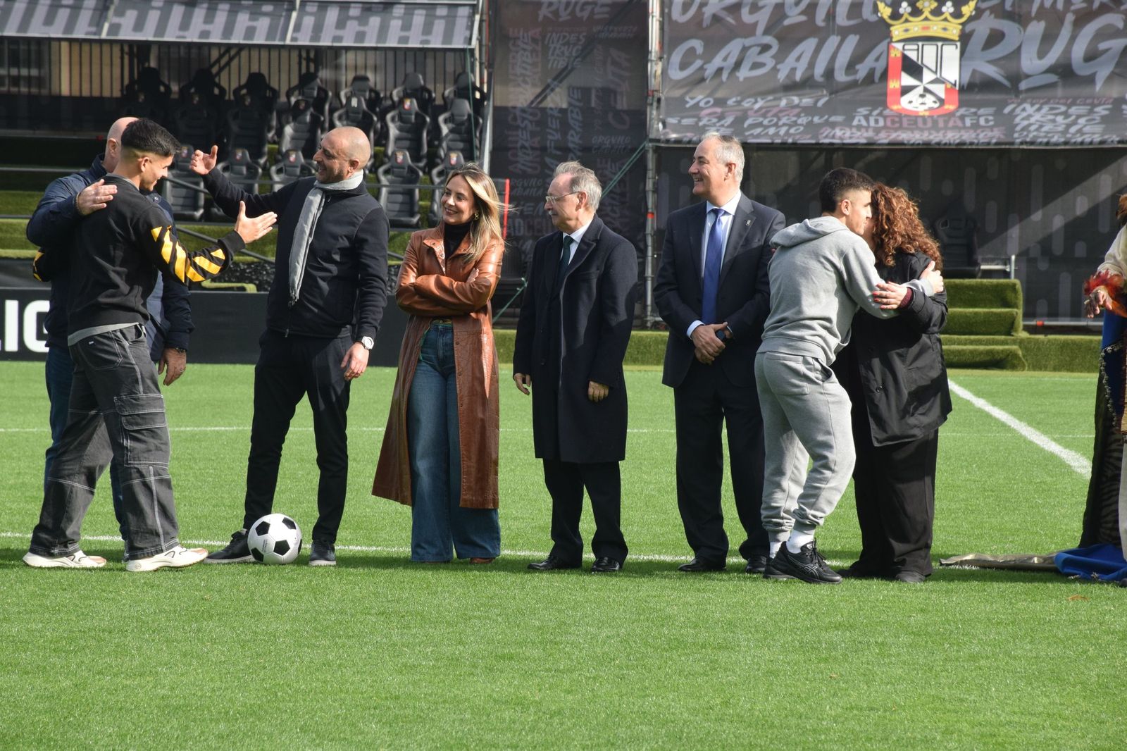 Los Reyes Magos aterrizan en el Alfonso Murube horas antes de la cabalgata