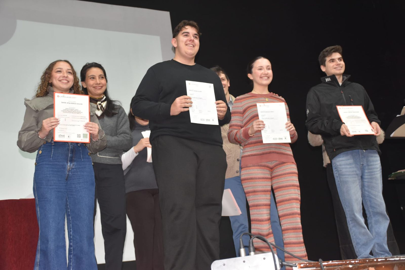 Las academias Art Factory y Big Ben entregan los certificados de inglés a su alumnado