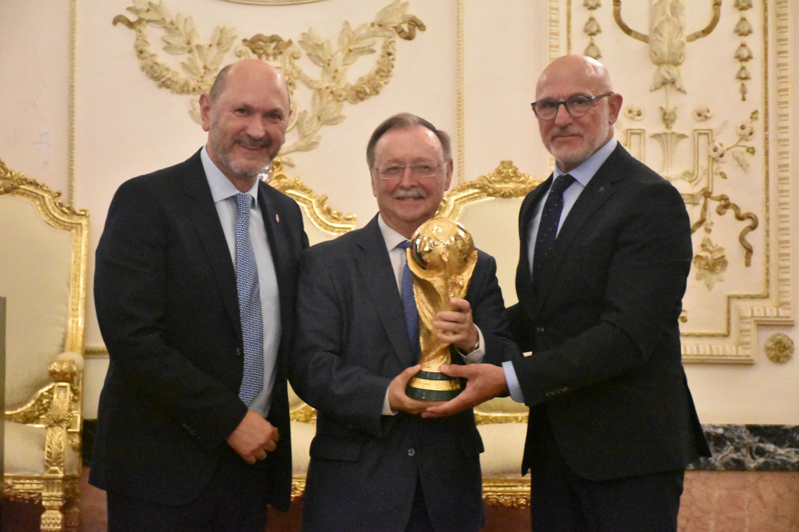 Ceuta, la primera ciudad que acoge la gira del trofeo de la Copa del Mundo
