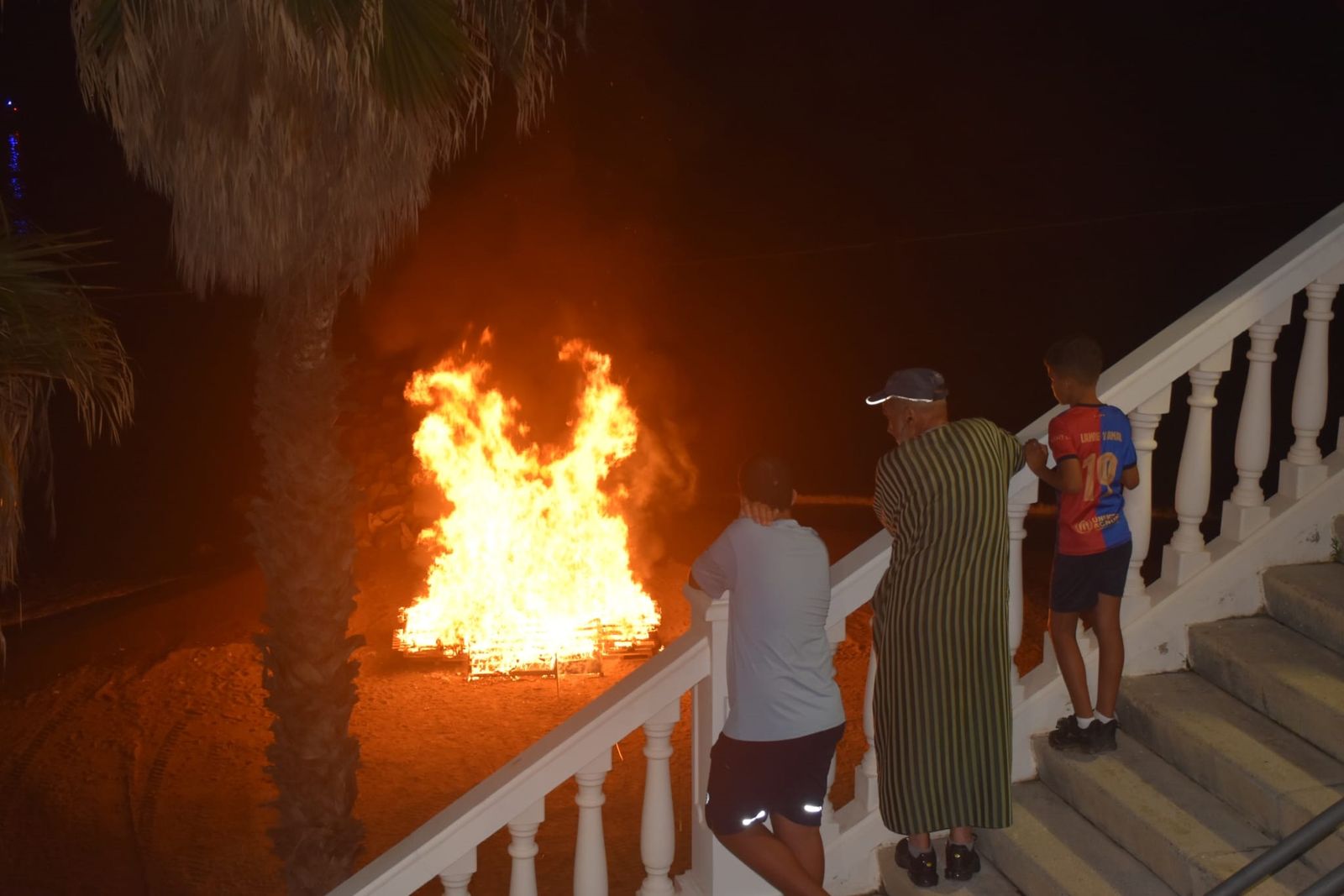Tradición y drones para la puesta de largo del verano en las playas