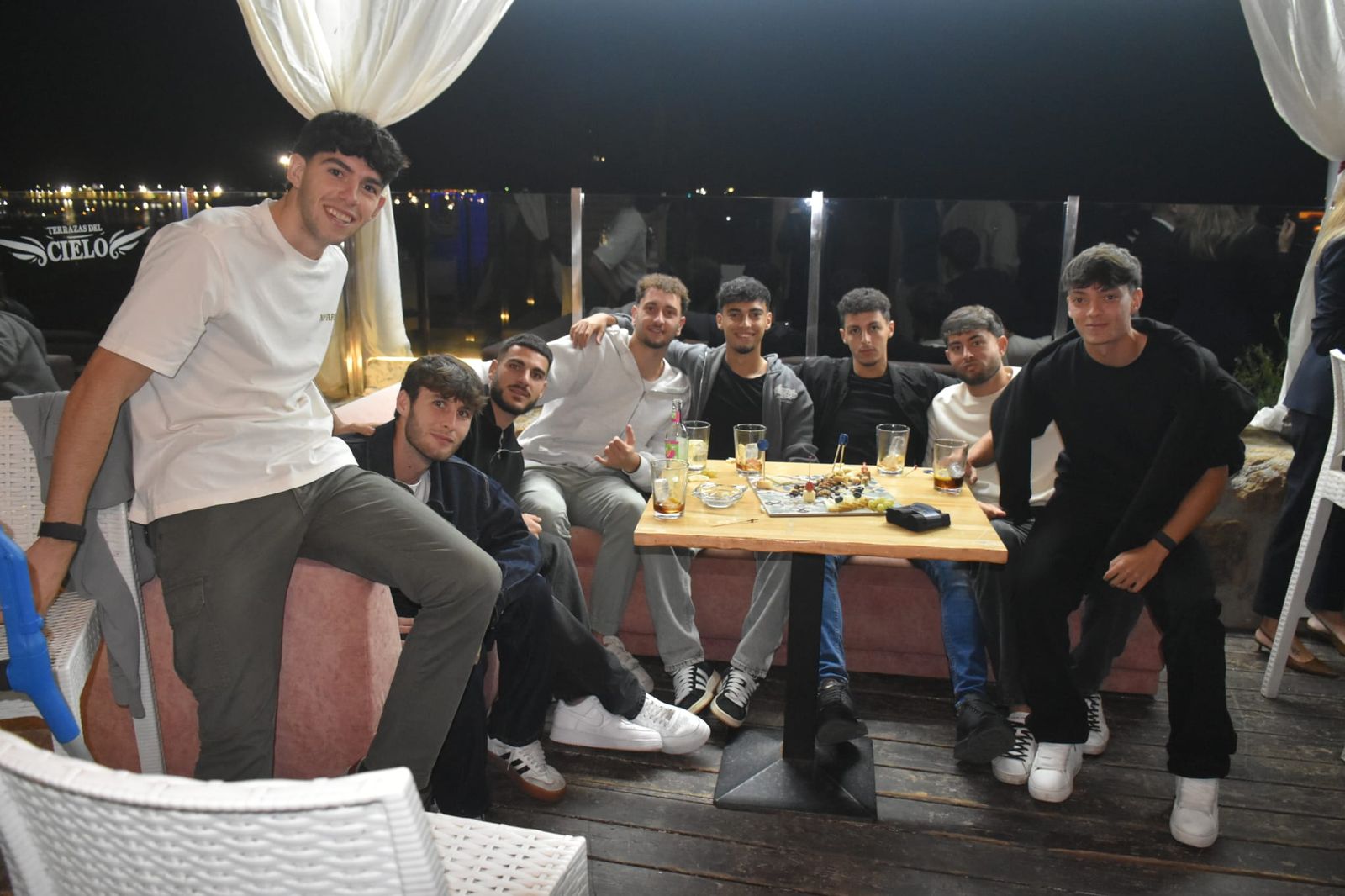 El fin de fiesta en el restaurante El Cielo de la Medalla de Oro concedida a Luhay Hamido