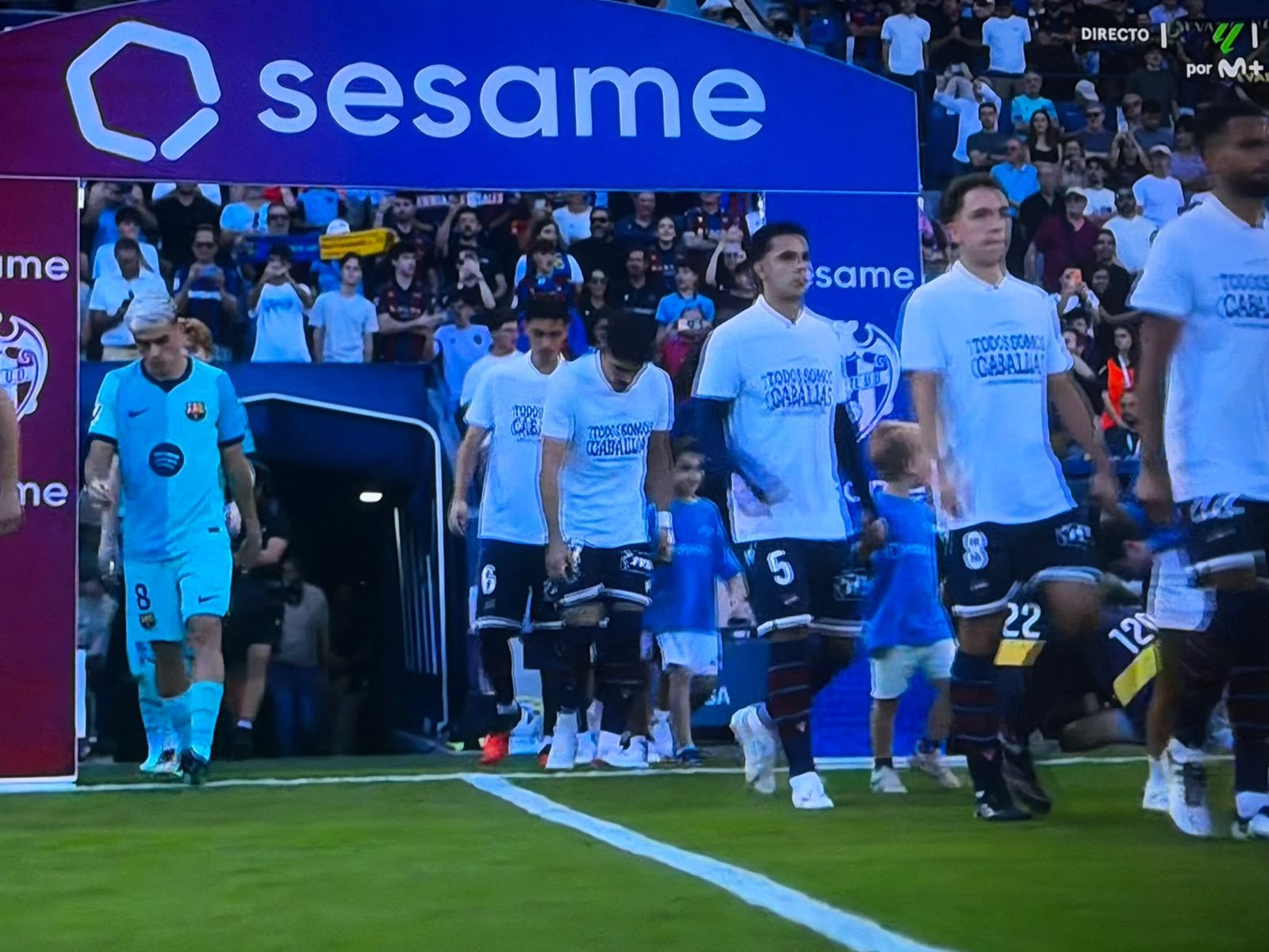 El Levante con la camiseta del apoyo a Ceuta