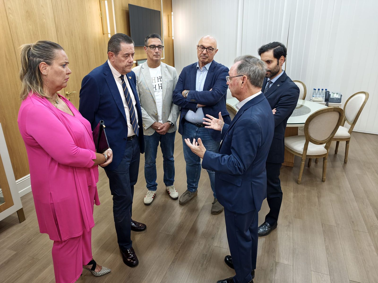 El presidente Juan Vivas recibe en el palacio autonómico a Roncero