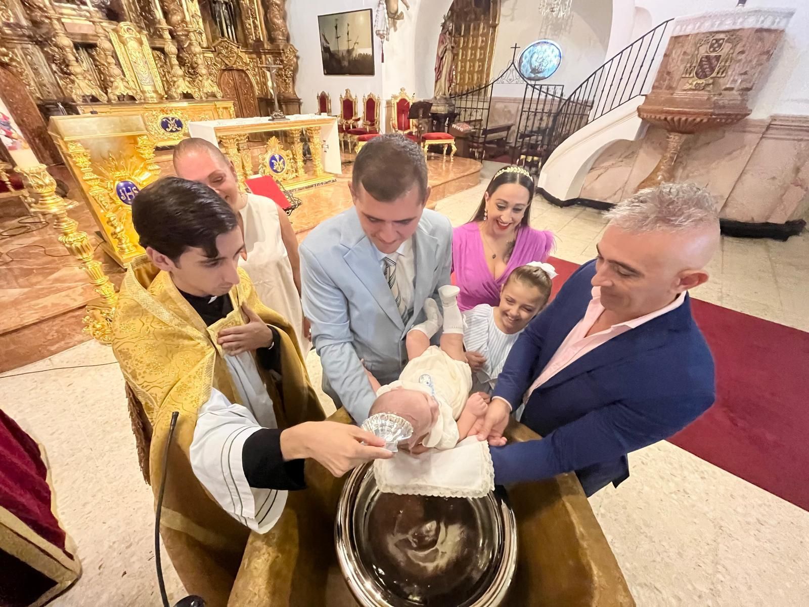 Romeo recibe el Sacramento del Bautismo en Nuestra Señora de África