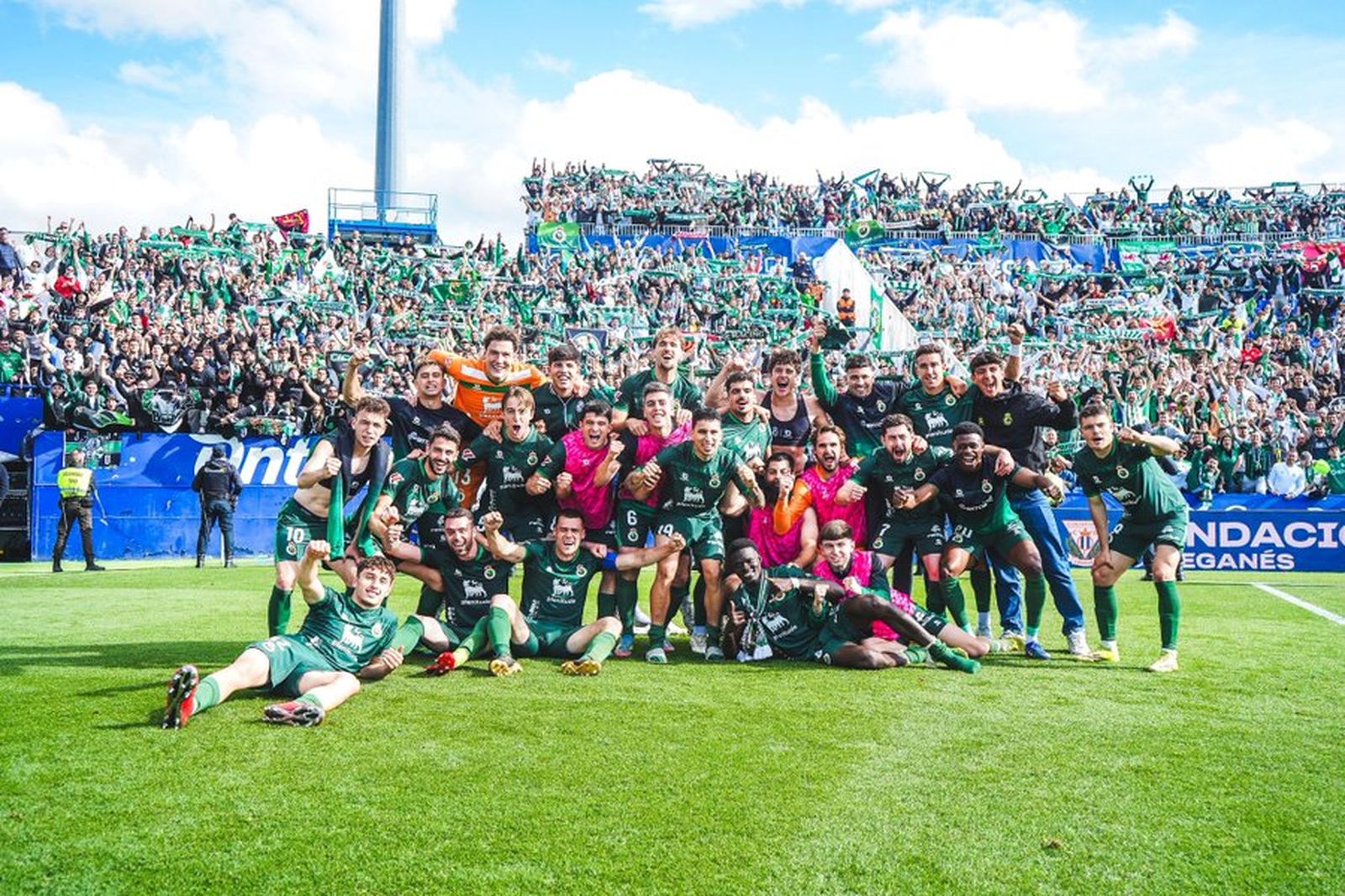 El Racing celebrando el triunfo en Leganés