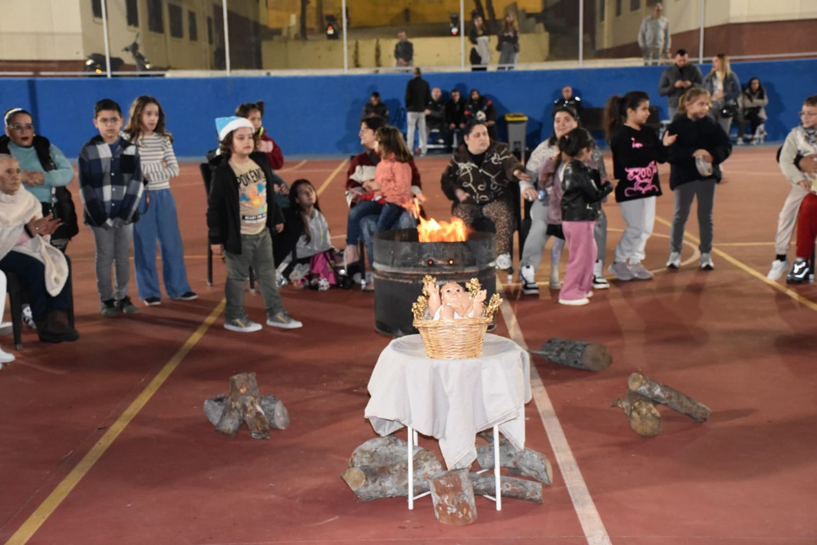 El Polígono celebra su primera Zambomba Flamenca con música y tradición