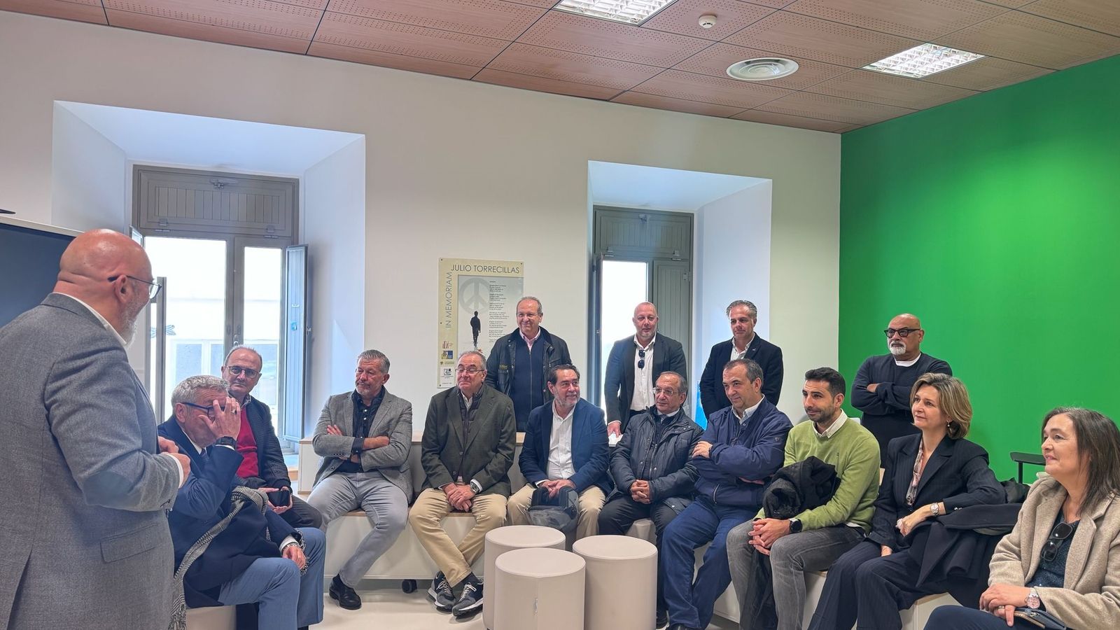 Empresarios y representantes de la Universidad, durante el encuentro