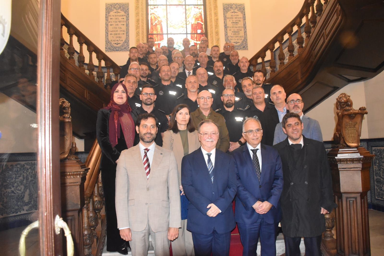 Foto de familia por el 50 Aniversario del Parque Móvil de Ceuta