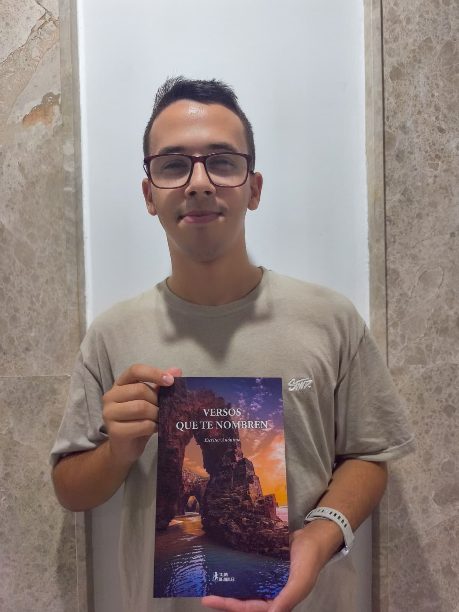 Adil Ahmed, con su libro