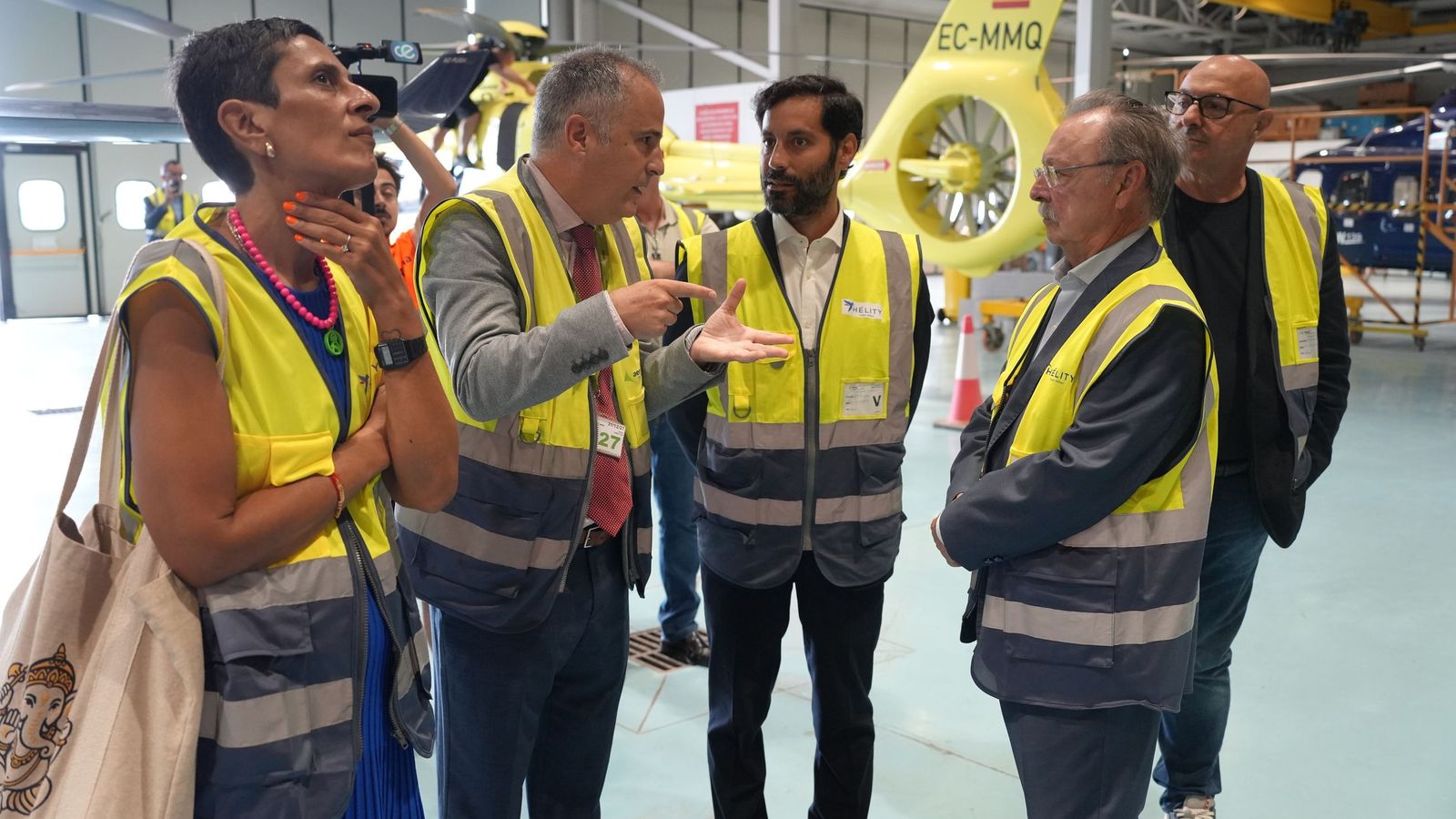 El Gobierno visita las instalaciones de la compañía aérea Hélity