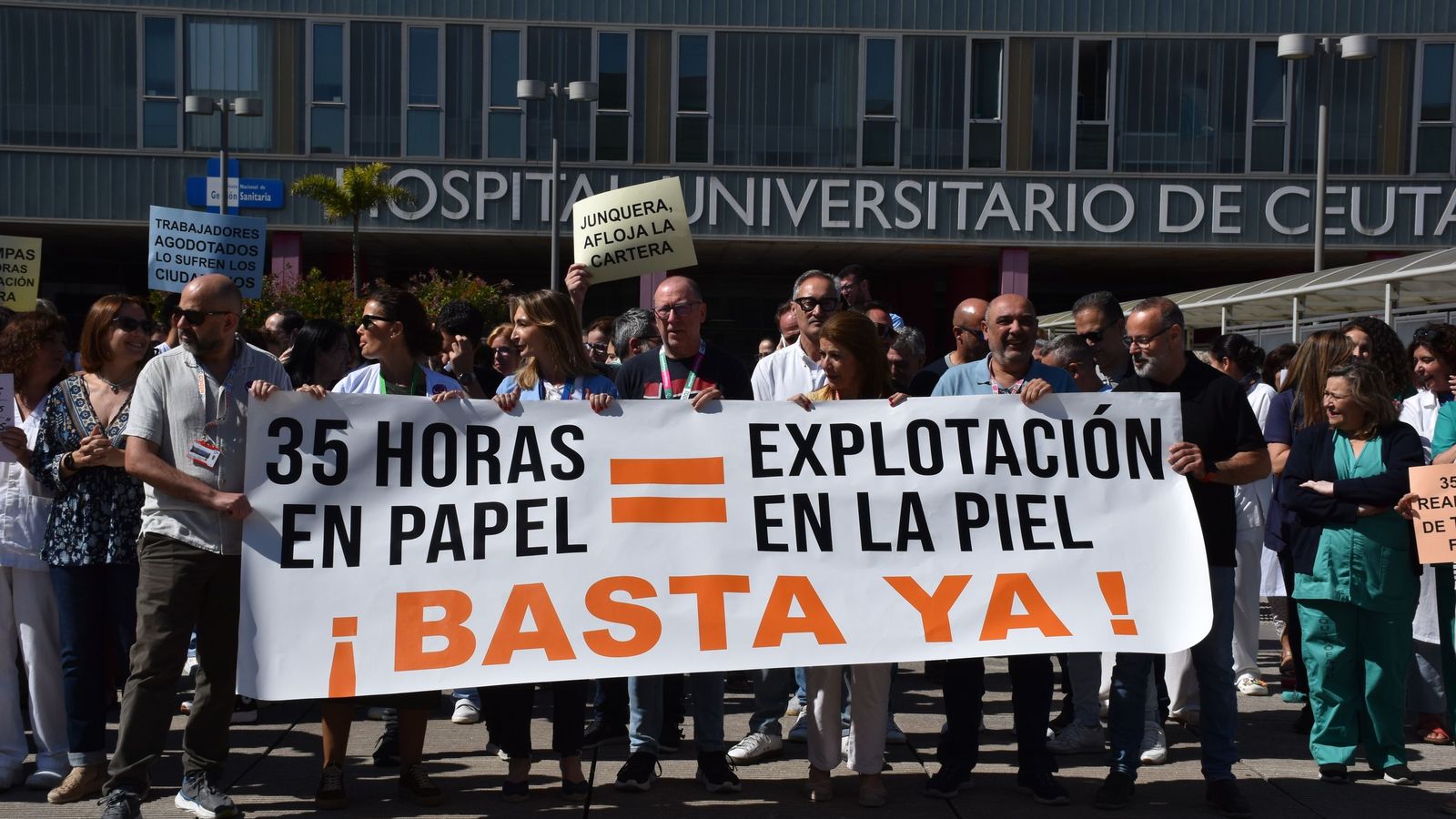 Manifestación convocada por la Junta de Personal del INGESA en el HUCE contra el modelo de jornada de 35 horas