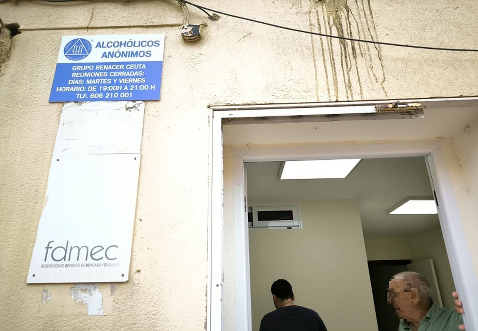 Entrada de la sede de Alcohólicos Anónimos. / FOTO NICOL'S