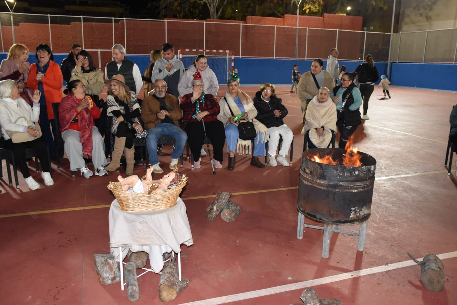 El Polígono celebra su primera Zambomba Flamenca con música y tradición