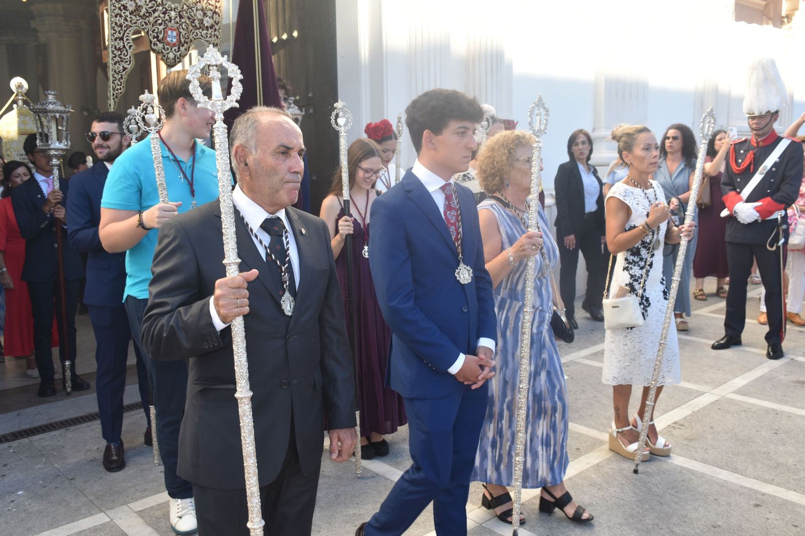 La Virgen de África emociona a Ceuta en una procesión para la historia