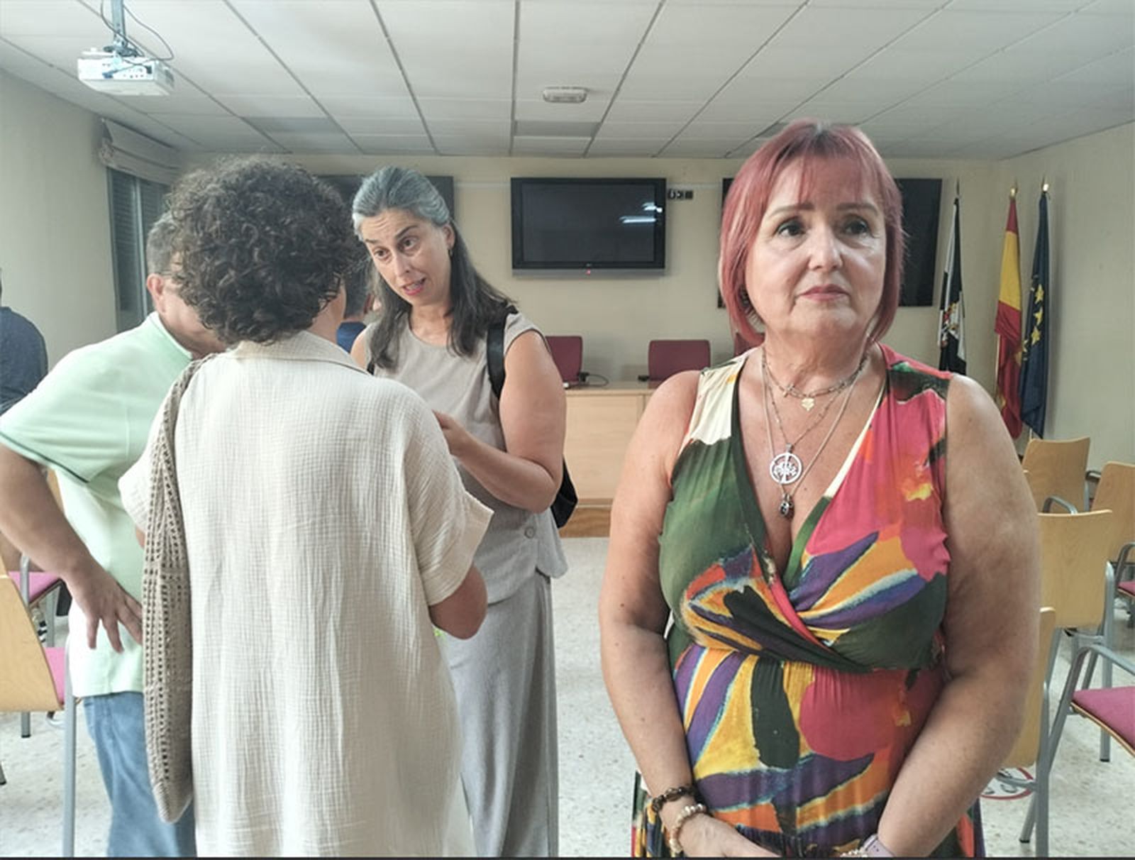 Megías, en primer plano, al término de la reunión celebrada hoy/FOTO EL PUEBLO
