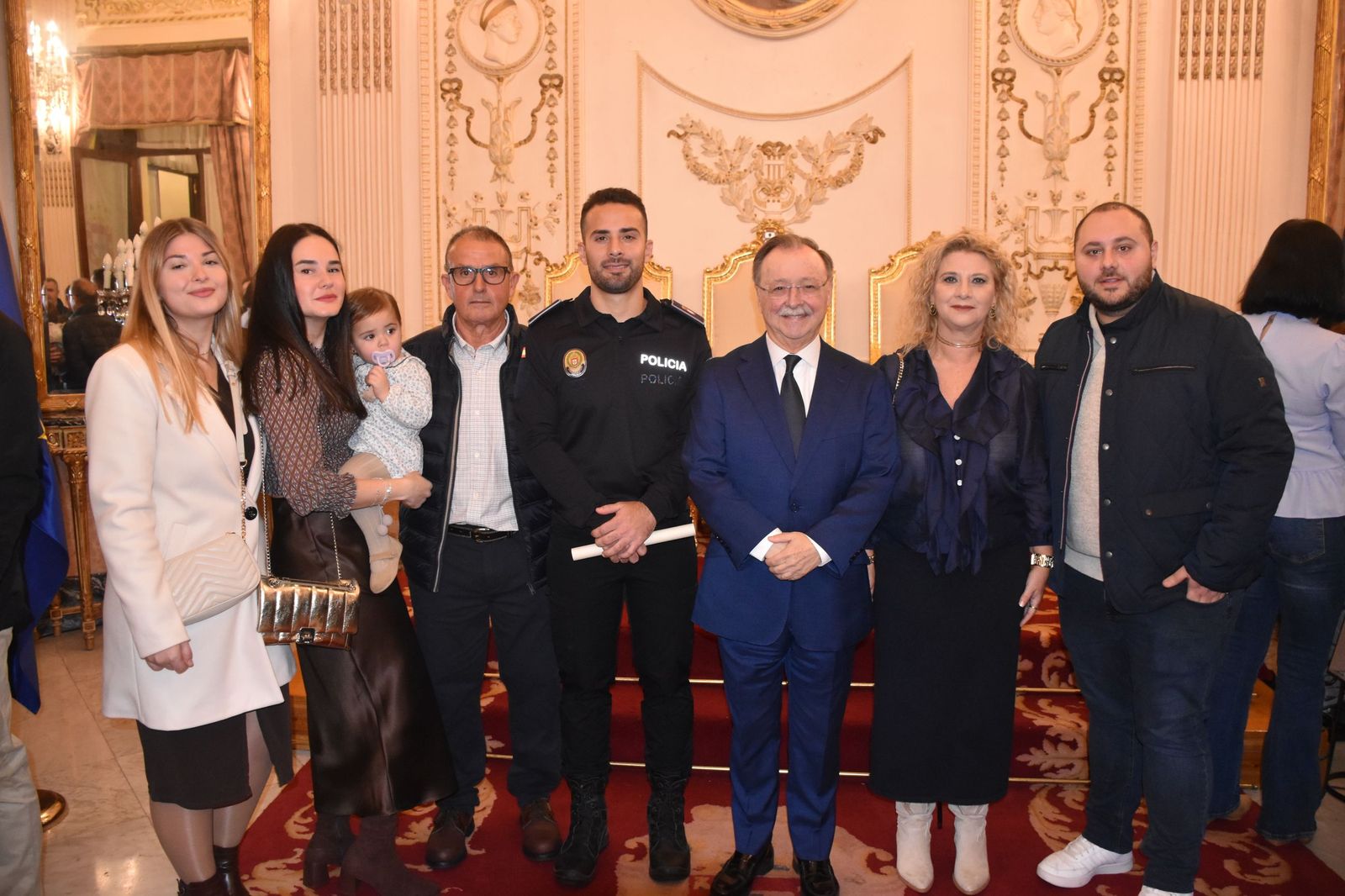 La toma de posesión de los 15 nuevos policías locales, en imágenes