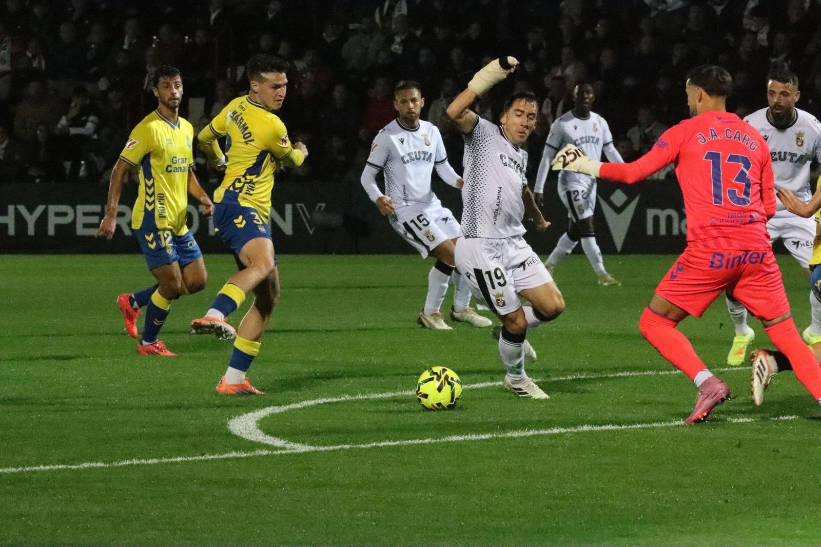 El primer tiempo entre AD Ceuta y Las Palmas se vive con 0-0 en el Alfonso Murube