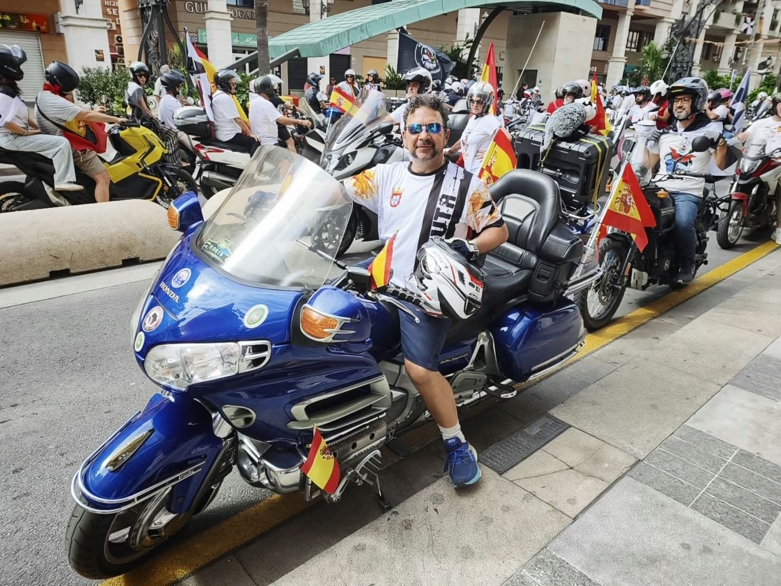 Cientos de motoristas se manifiestan por las calles de Ceuta