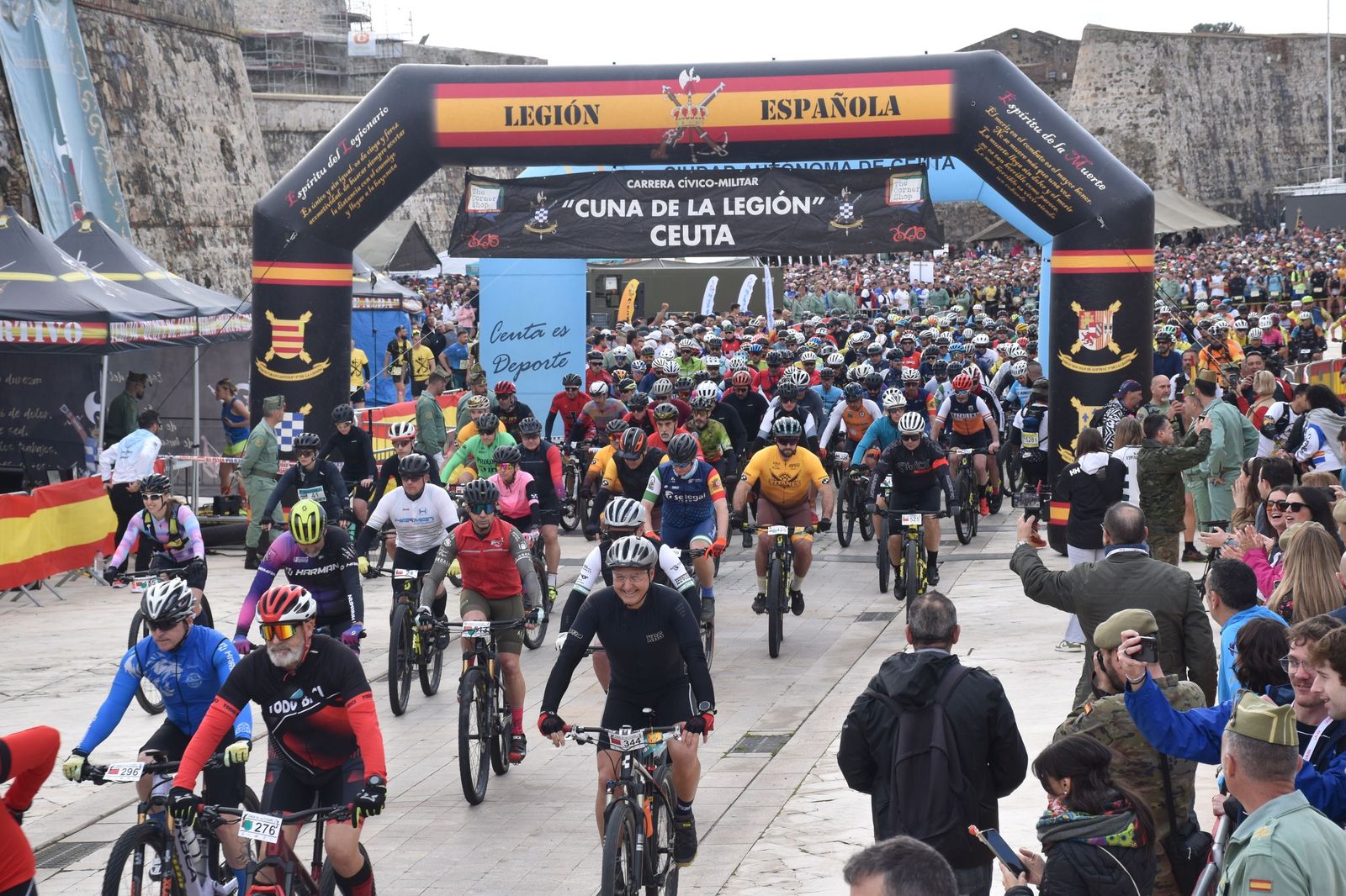 FOTOGALERÍA | Miles de corredores toman la salida en la X Cuna de la Legión: mira las imágenes