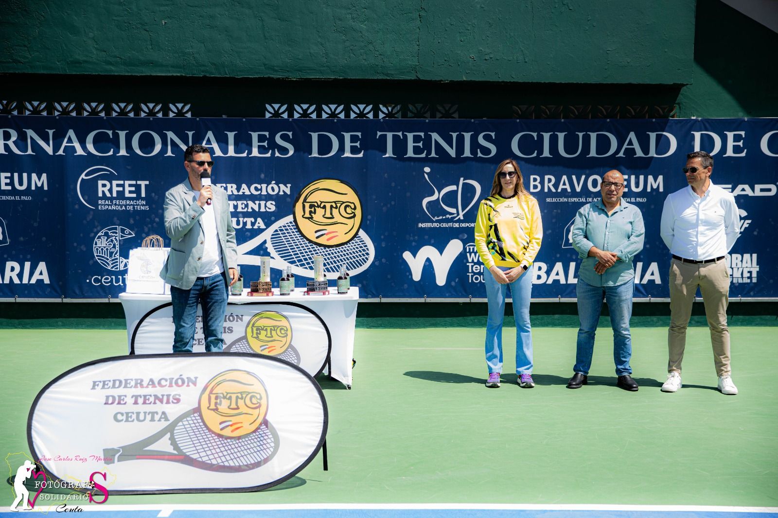Entrega de trofeos de los primeros clasificados del 'Torneo'